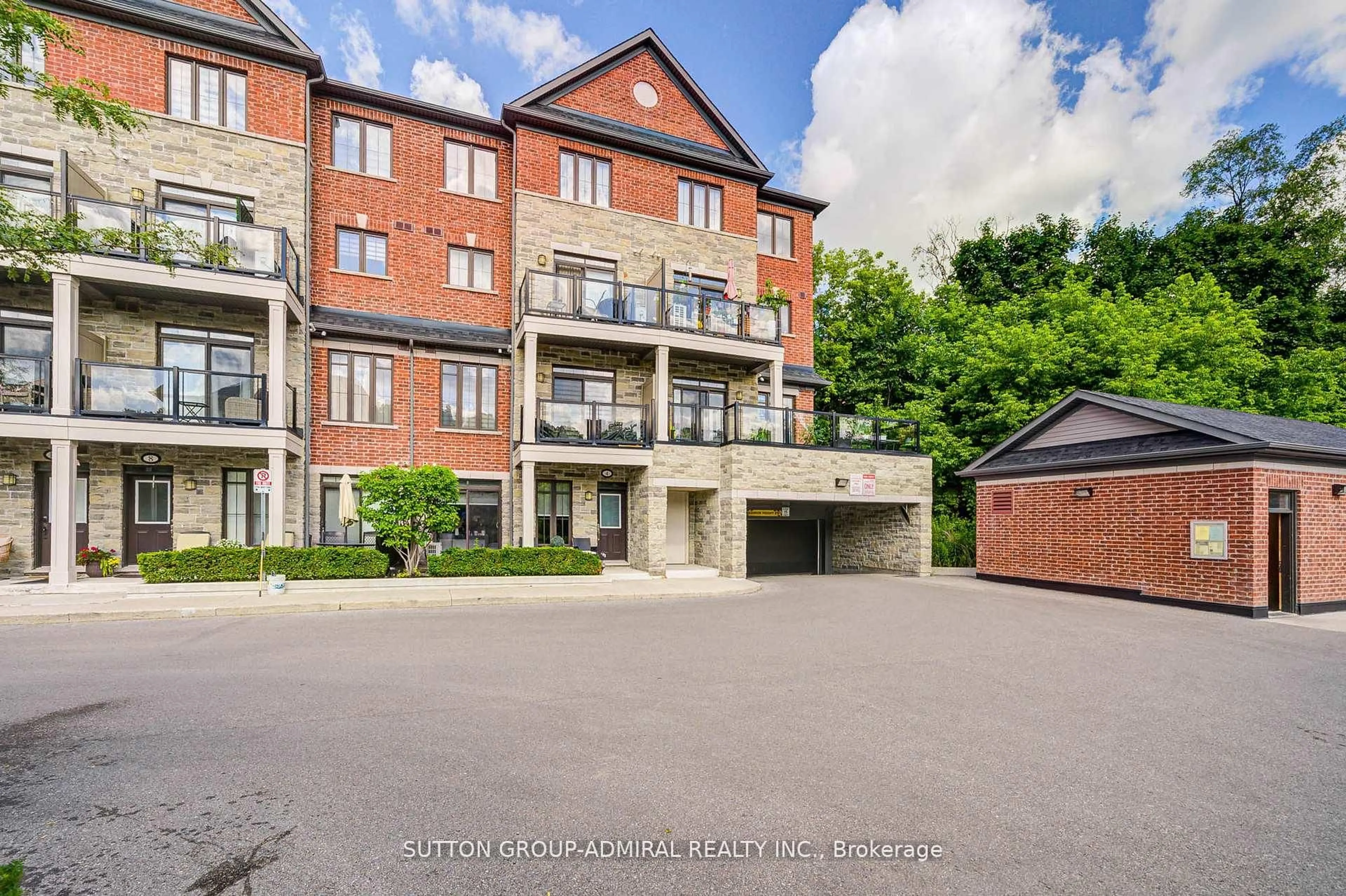 A pic from outside/outdoor area/front of a property/back of a property/a pic from drone, building for 196 Pine Grove Rd #3, Vaughan Ontario L4L 0H8