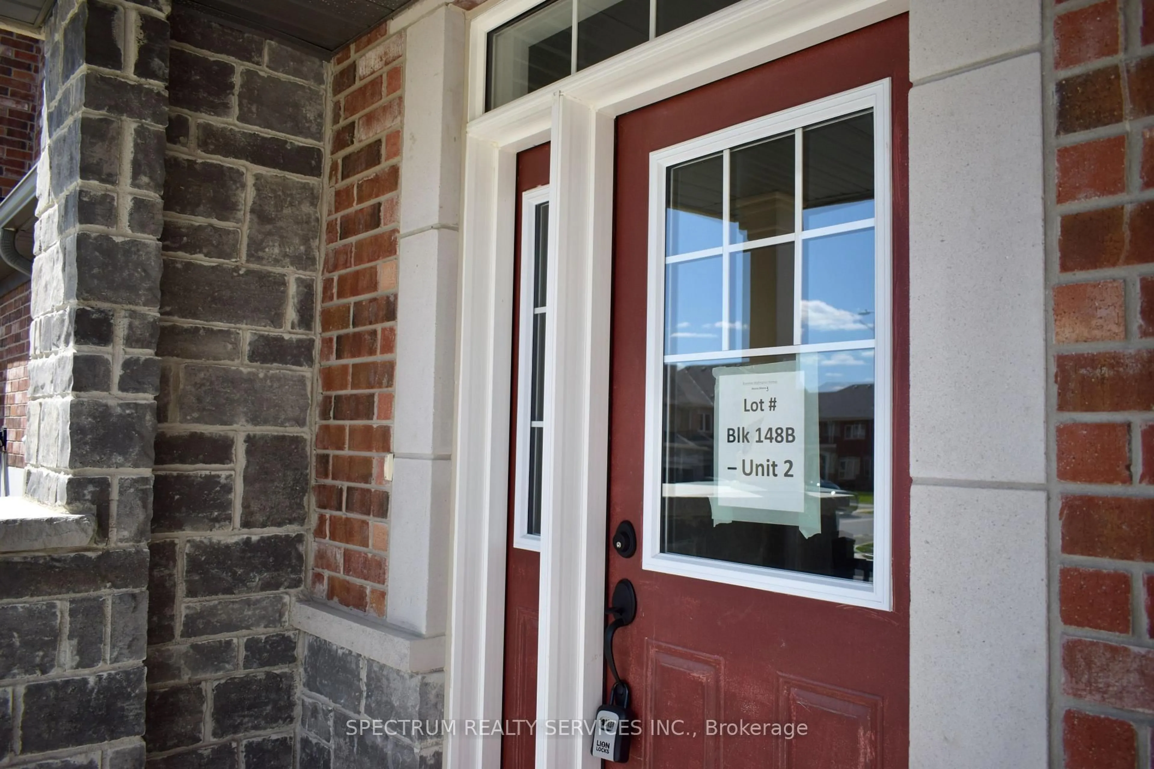 Indoor entryway for 2162 Grainger Loop, Innisfil Ontario L9S 0S6