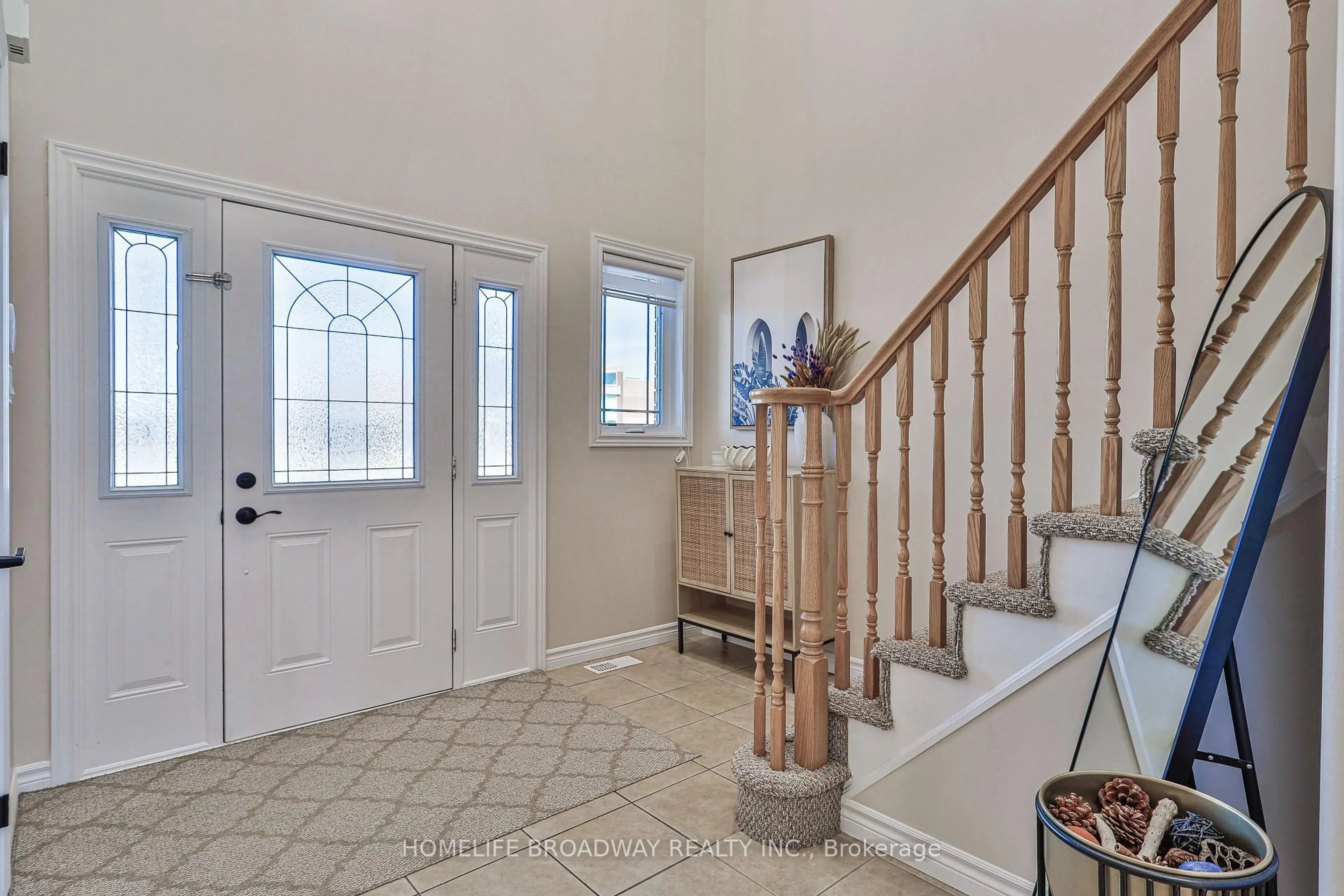 Indoor entryway for 91 James A. Mccague Ave, New Tecumseth Ontario L9R 0G6