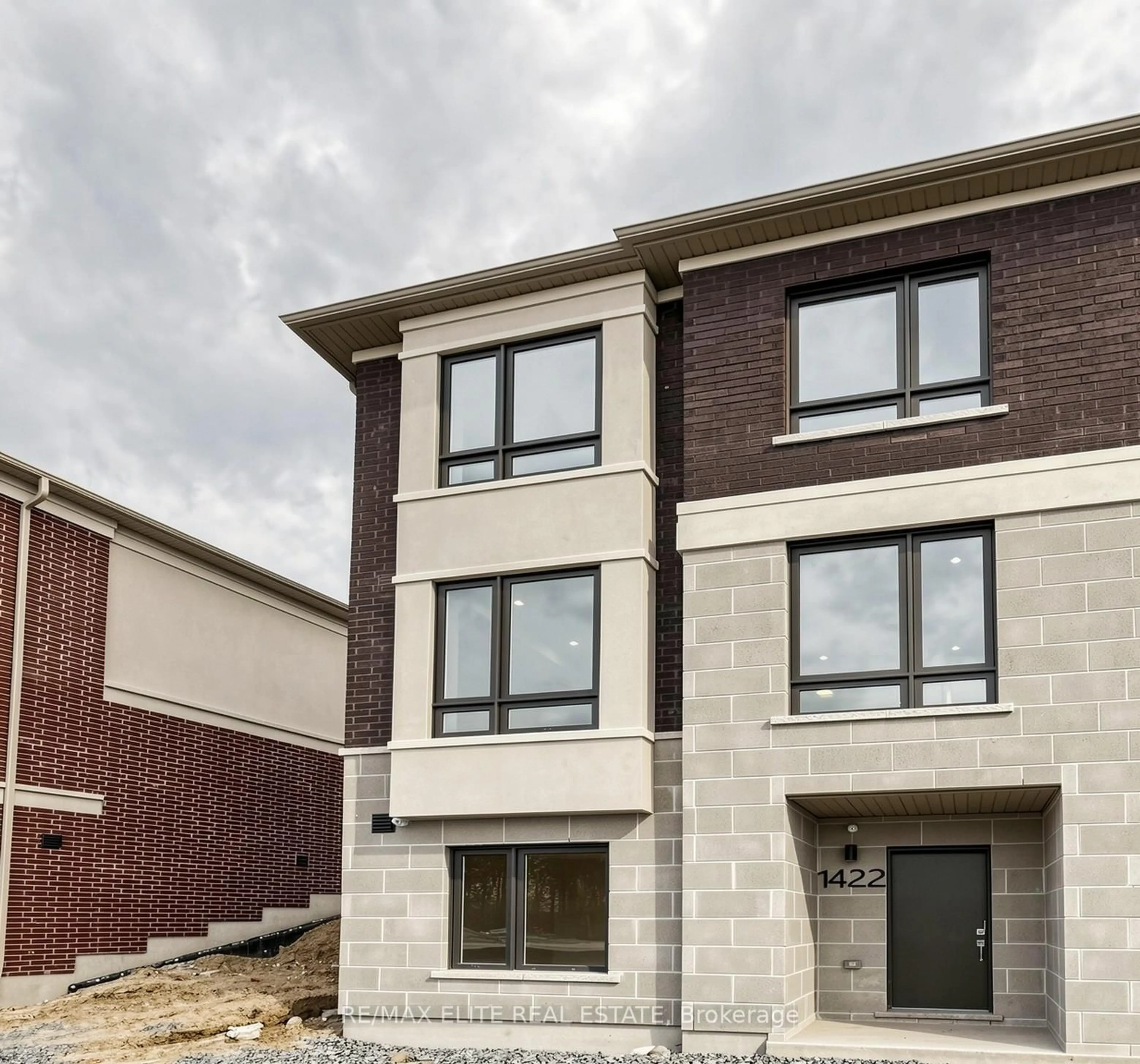 Home with brick exterior material, building for 1422 19th Ave, Richmond Hill Ontario L4E 3R9