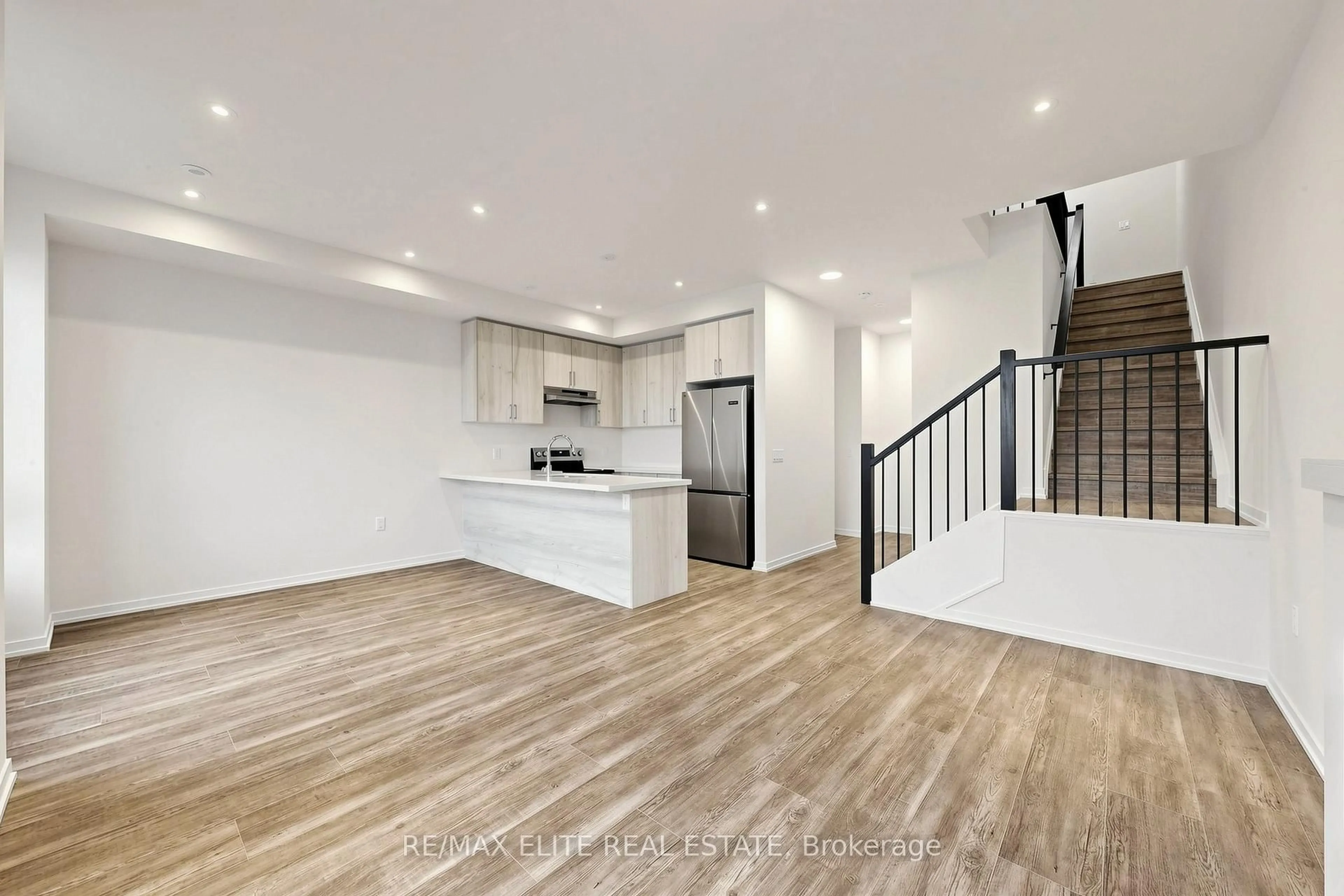 Open concept kitchen, unknown for 1422 19th Ave, Richmond Hill Ontario L4E 3R9