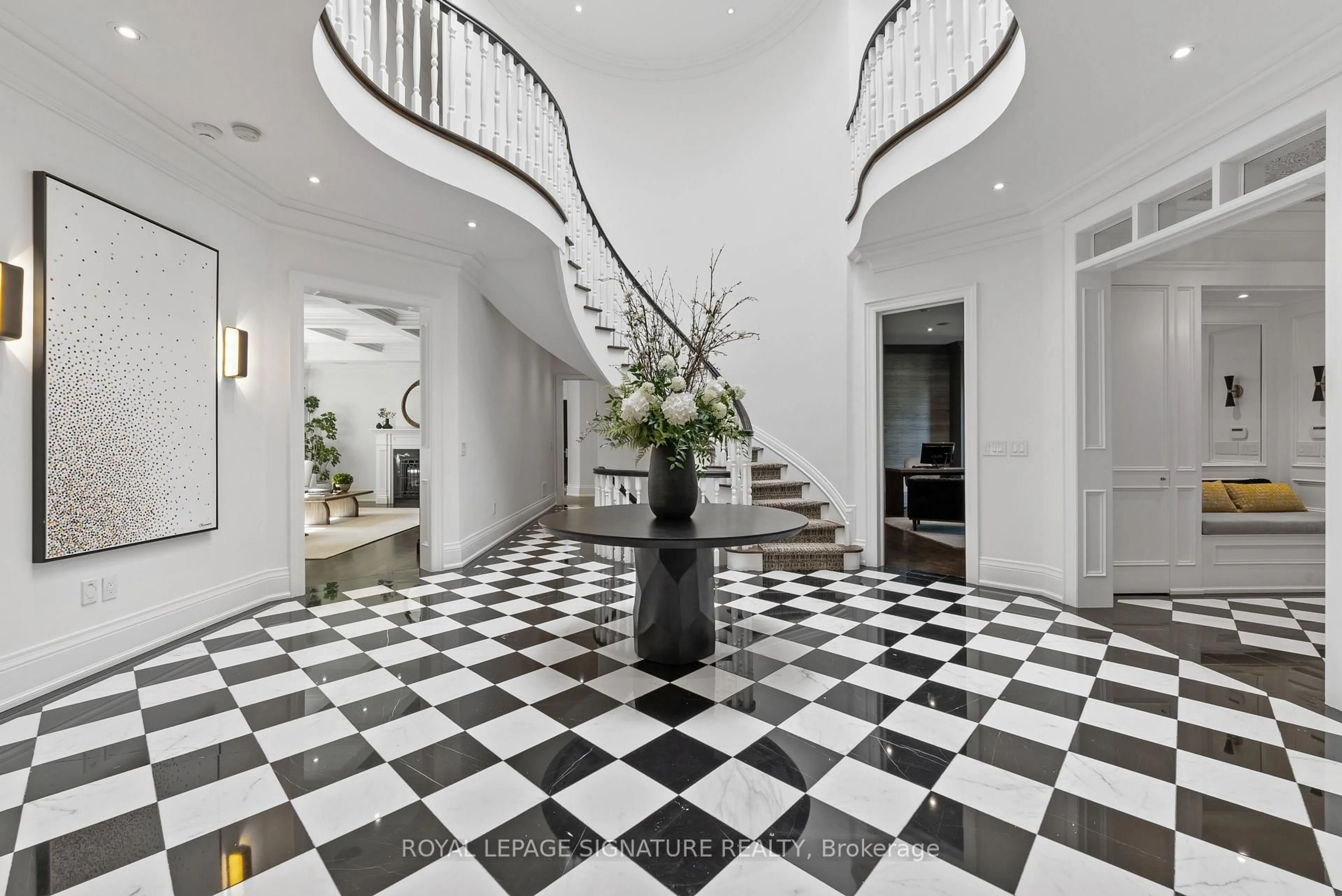 Indoor foyer for 2 Spirea Crt, Markham Ontario L3T 2W1