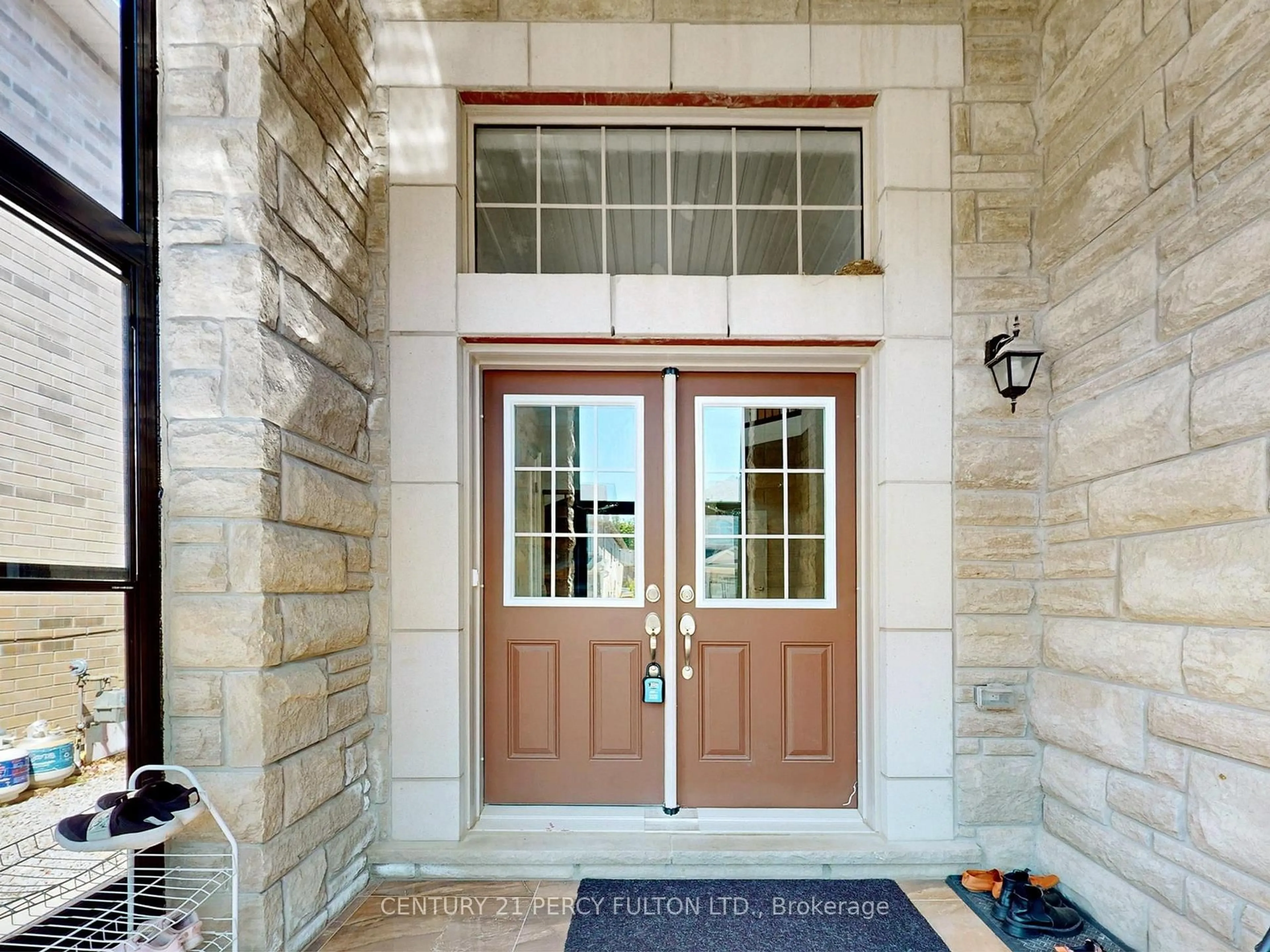 Indoor entryway for 47 Mohandas Dr, Markham Ontario L3S 0E5