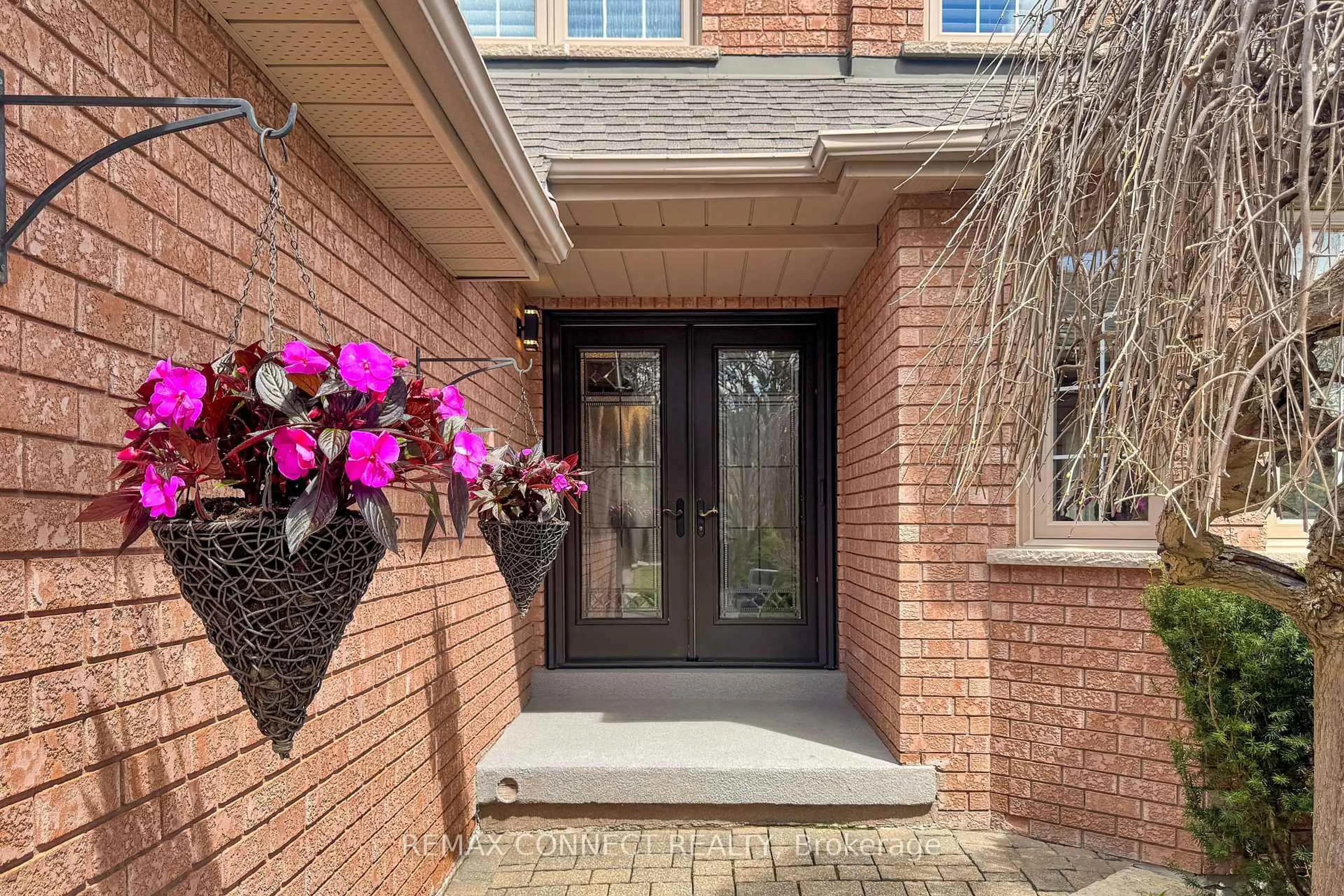 Indoor entryway for 20 Goldsmith Cres, Newmarket Ontario L3X 1R4