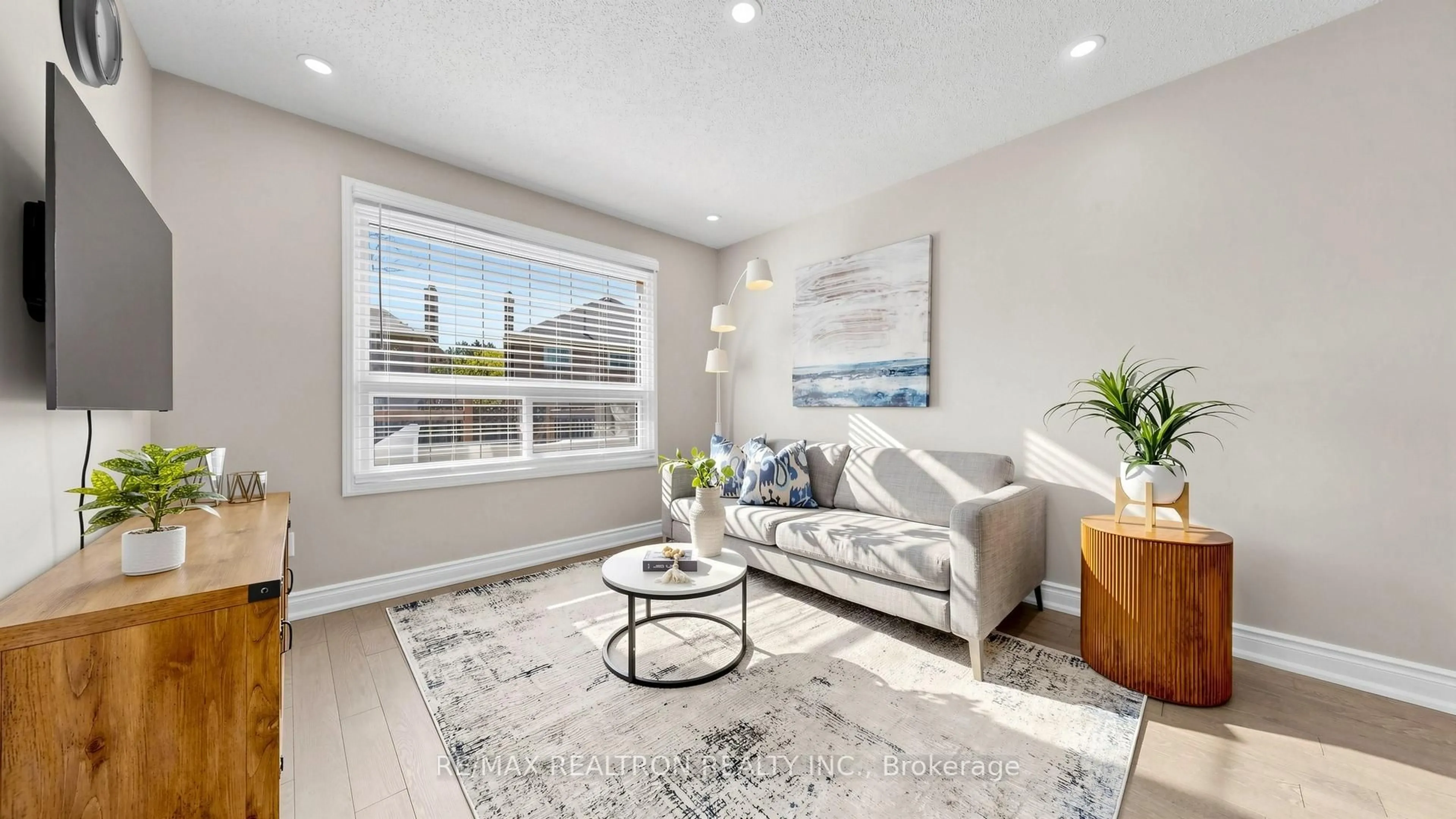 Living room with furniture, unknown for 21 Rainsford Rd, Markham Ontario L3P 6J9