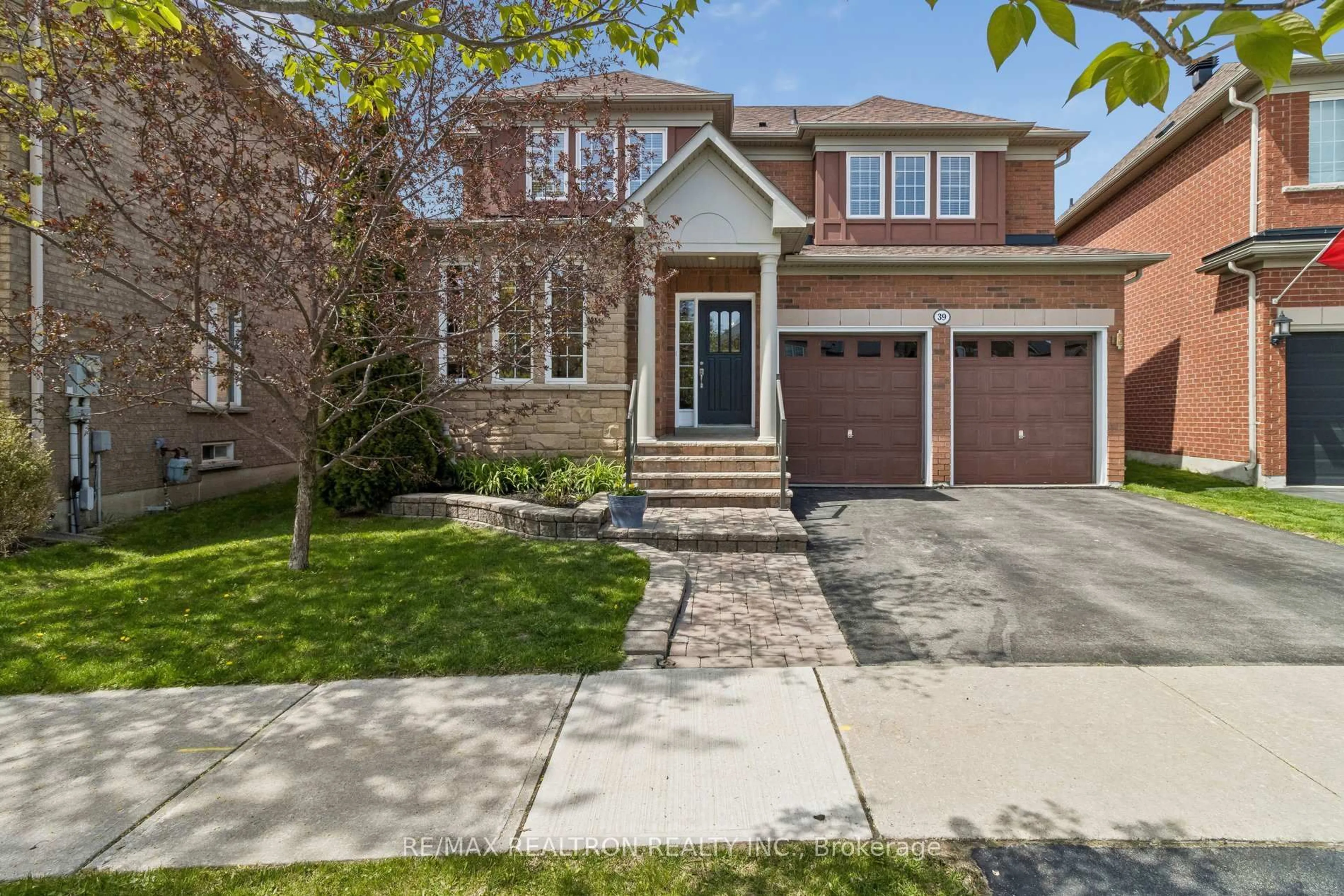 Home with brick exterior material, street for 39 Wagon Wheel Cres, Richmond Hill Ontario L4E 5E8