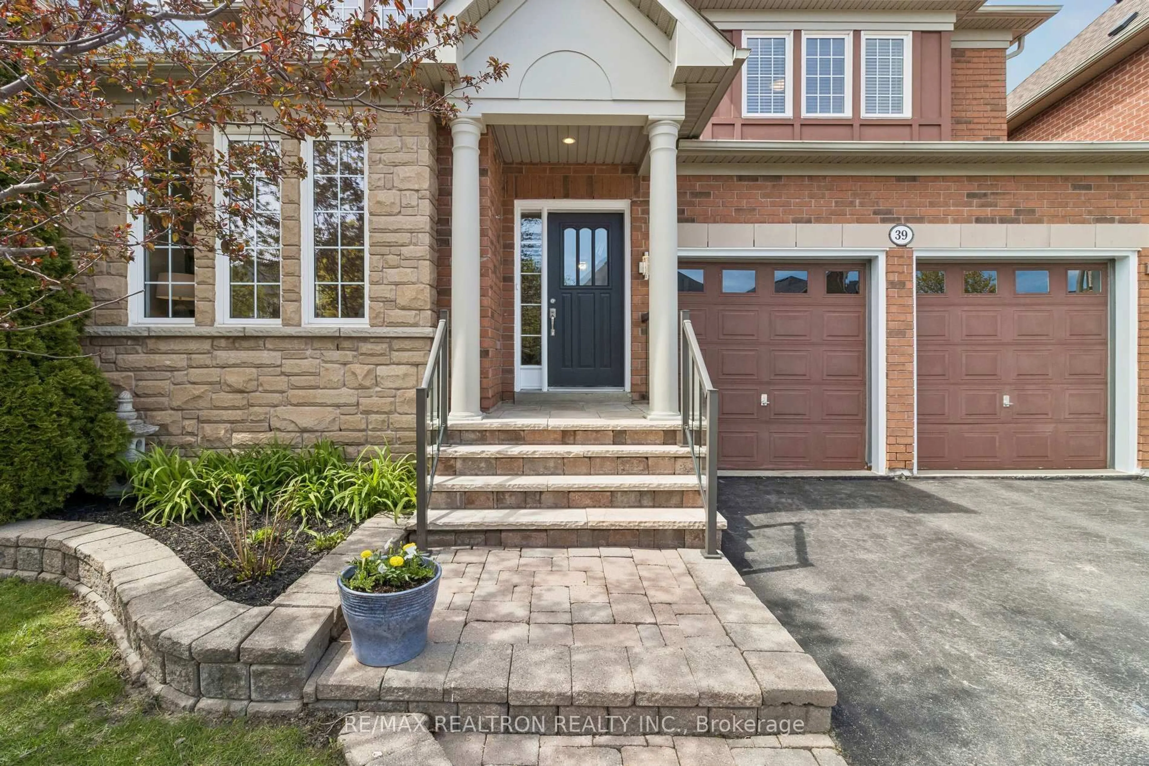 Home with brick exterior material, street for 39 Wagon Wheel Cres, Richmond Hill Ontario L4E 5E8