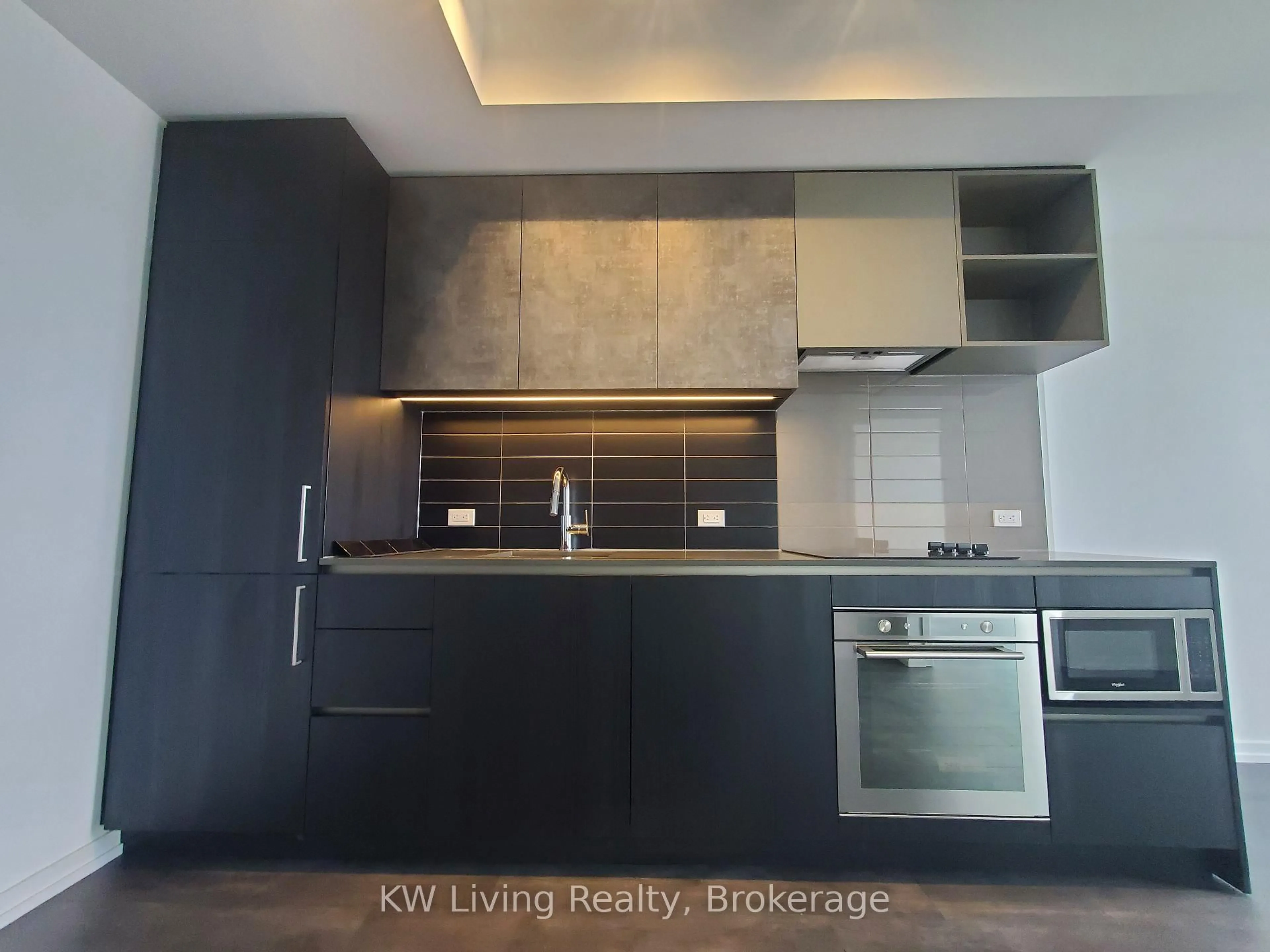 Standard kitchen, wood/laminate floor for 1000 Portage Pkwy #1801, Vaughan Ontario L4K 0L1