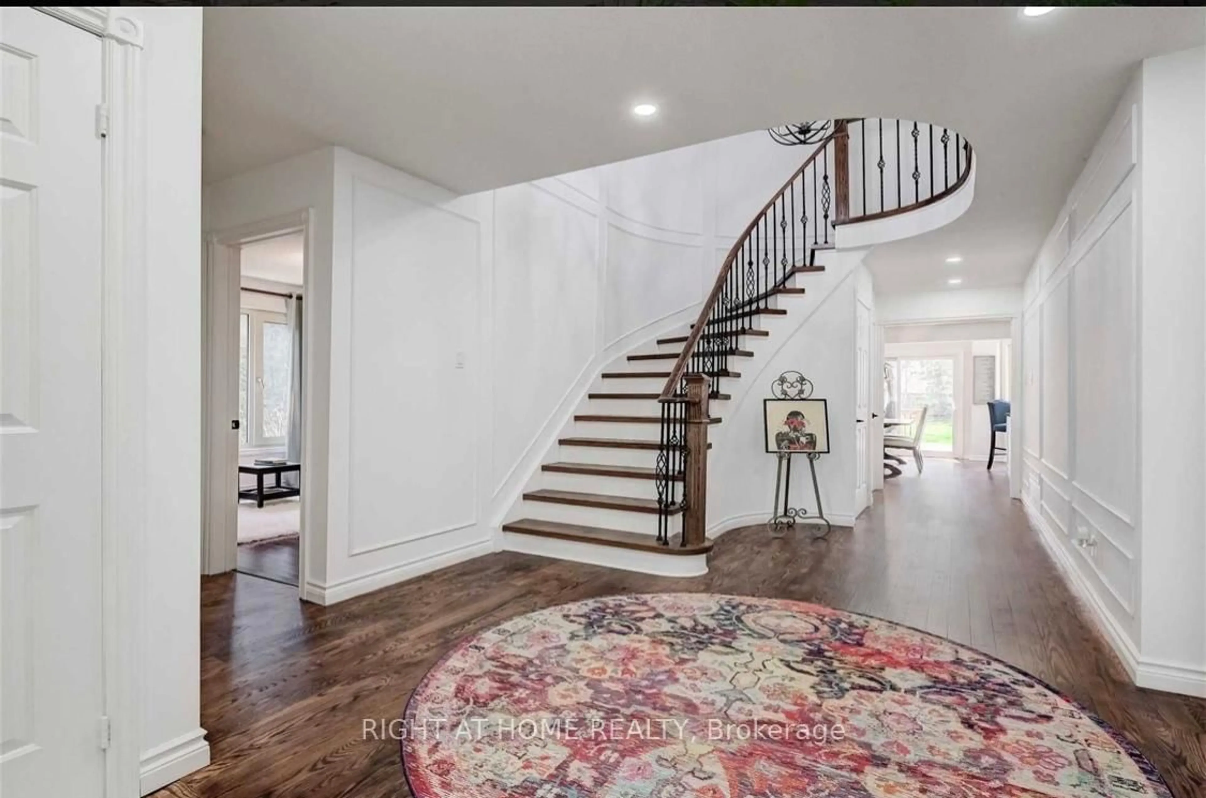 Indoor entryway for 236 Mccaffrey Rd, Newmarket Ontario L3X 1J3