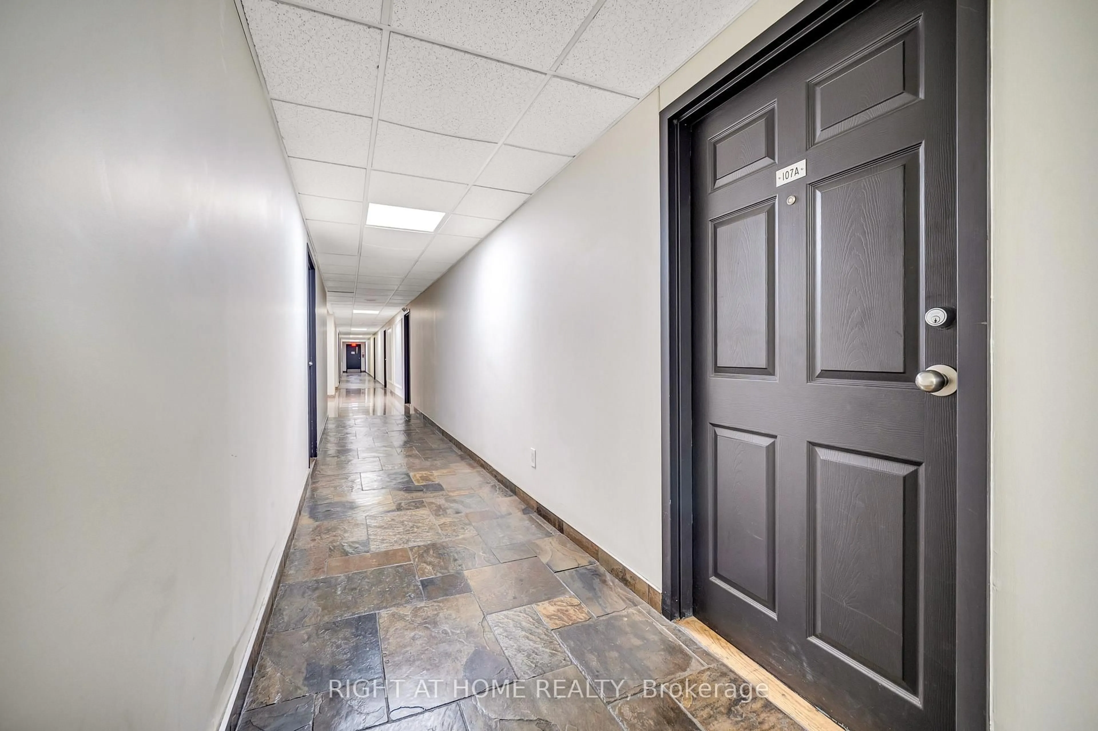 Indoor foyer for 7398 Yonge St #107A, Vaughan Ontario L4J 8J2
