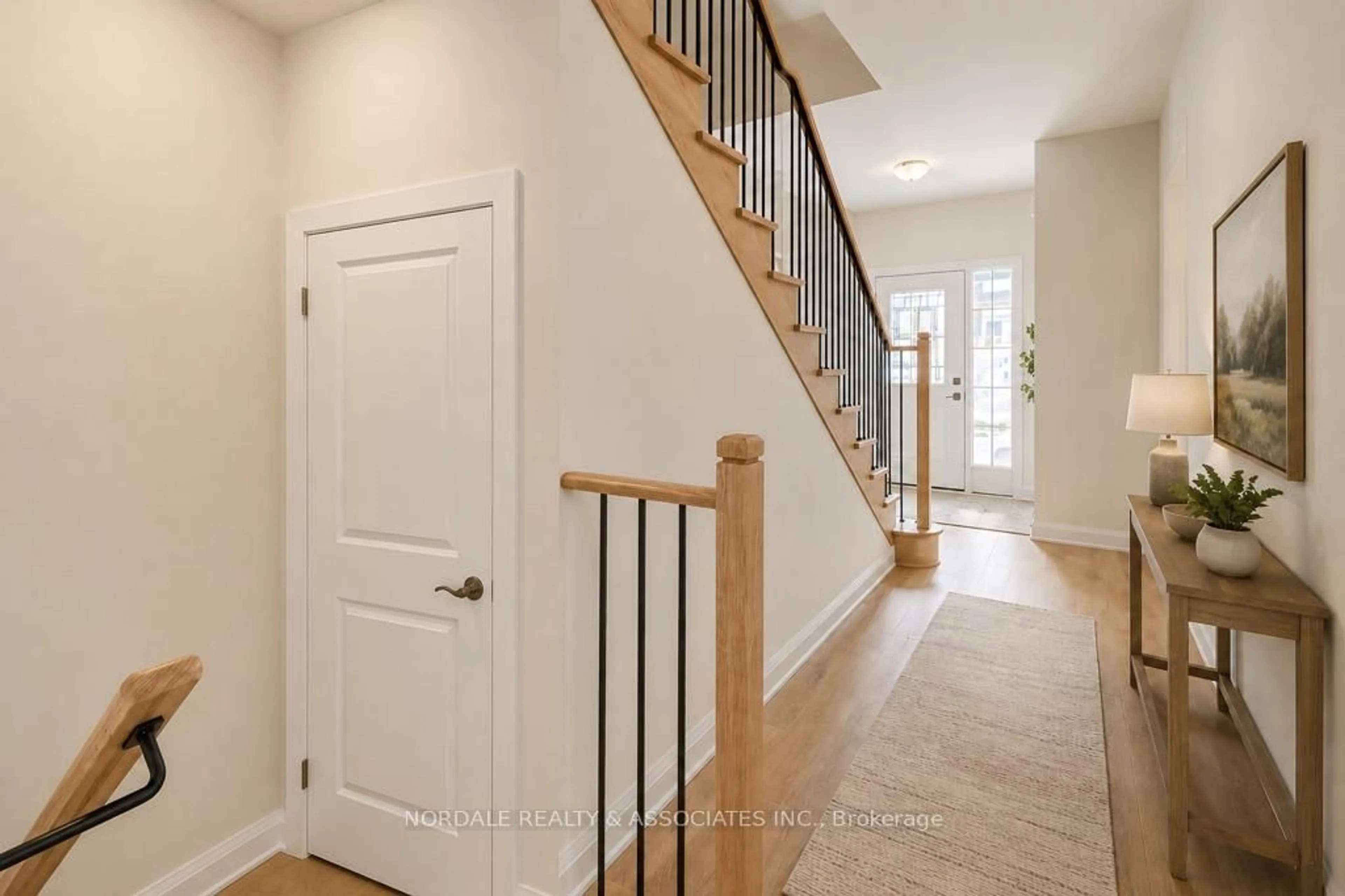 Indoor entryway for 172 Seguin St, Richmond Hill Ontario L4E 1N3