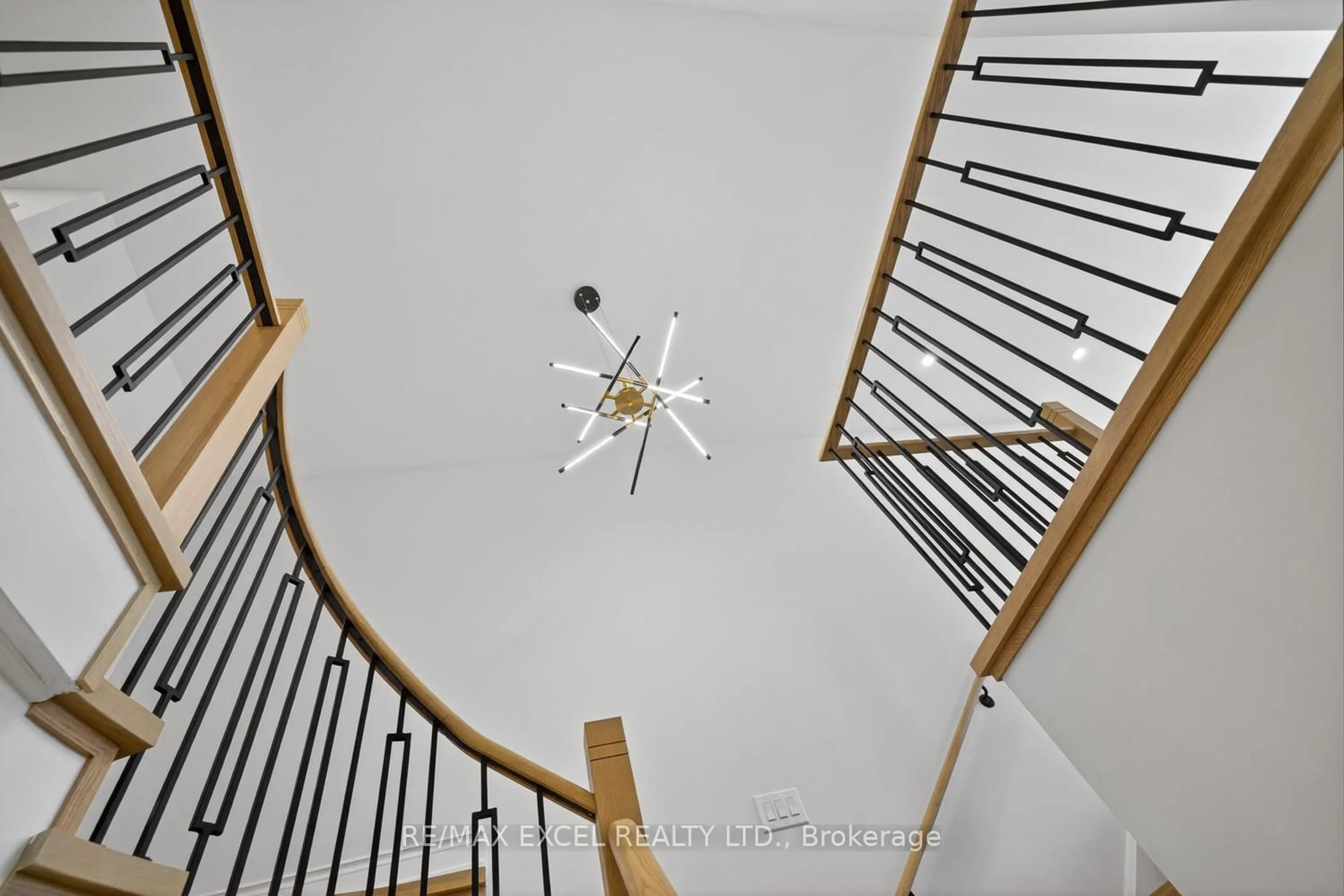 Stairs for 112 October Lane, Aurora Ontario L4G 6Z8