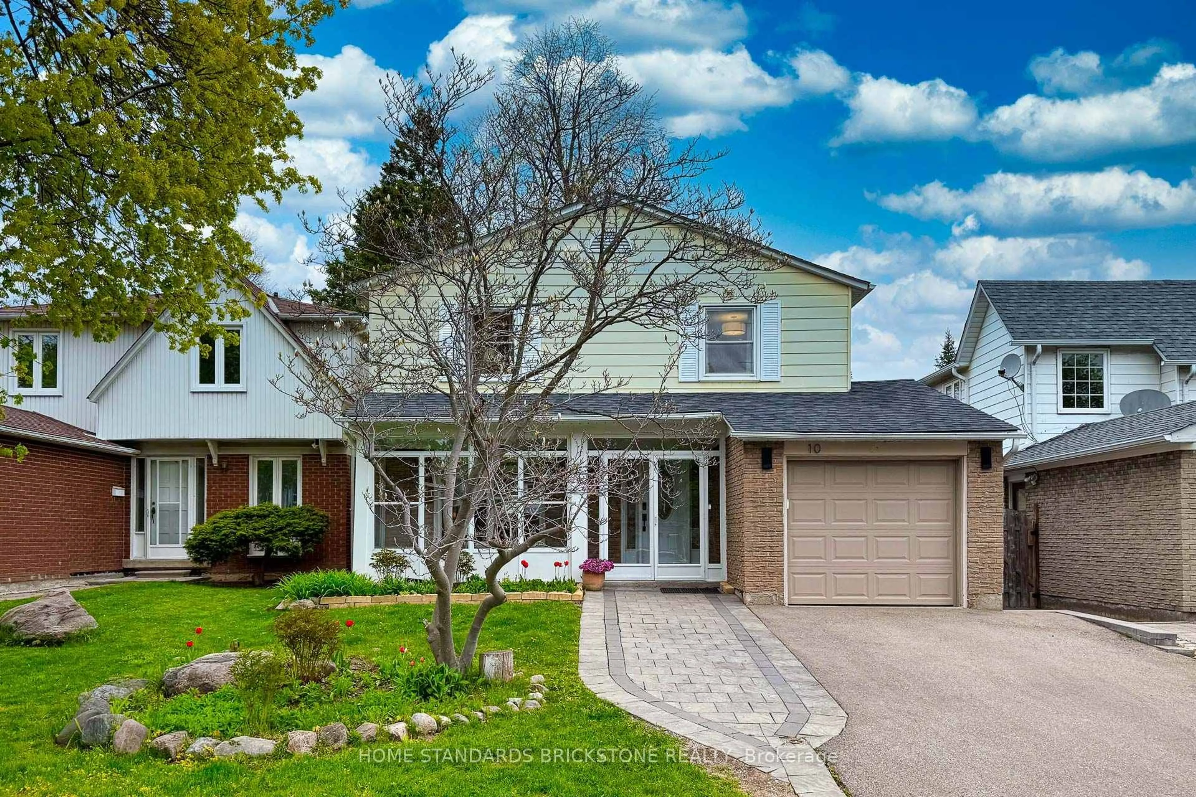 Home with brick exterior material, street for 10 Chumleigh Cres, Markham Ontario L3T 4G6