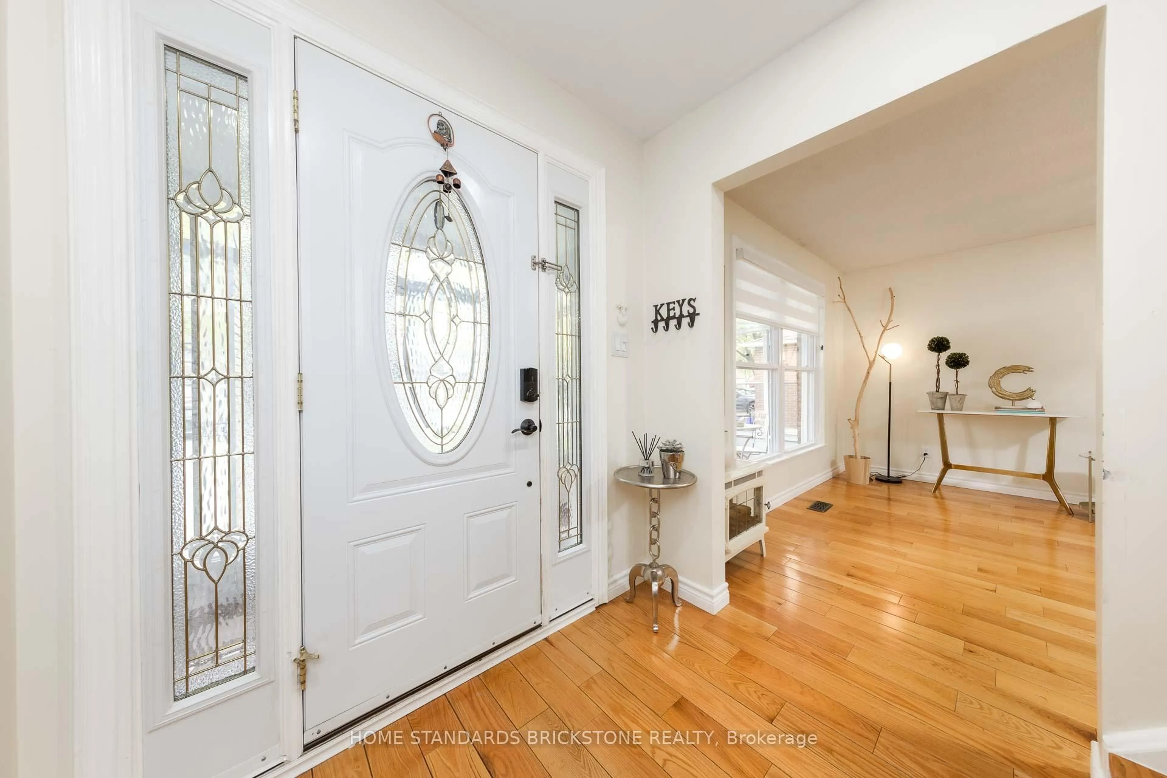 Indoor entryway for 10 Chumleigh Cres, Markham Ontario L3T 4G6