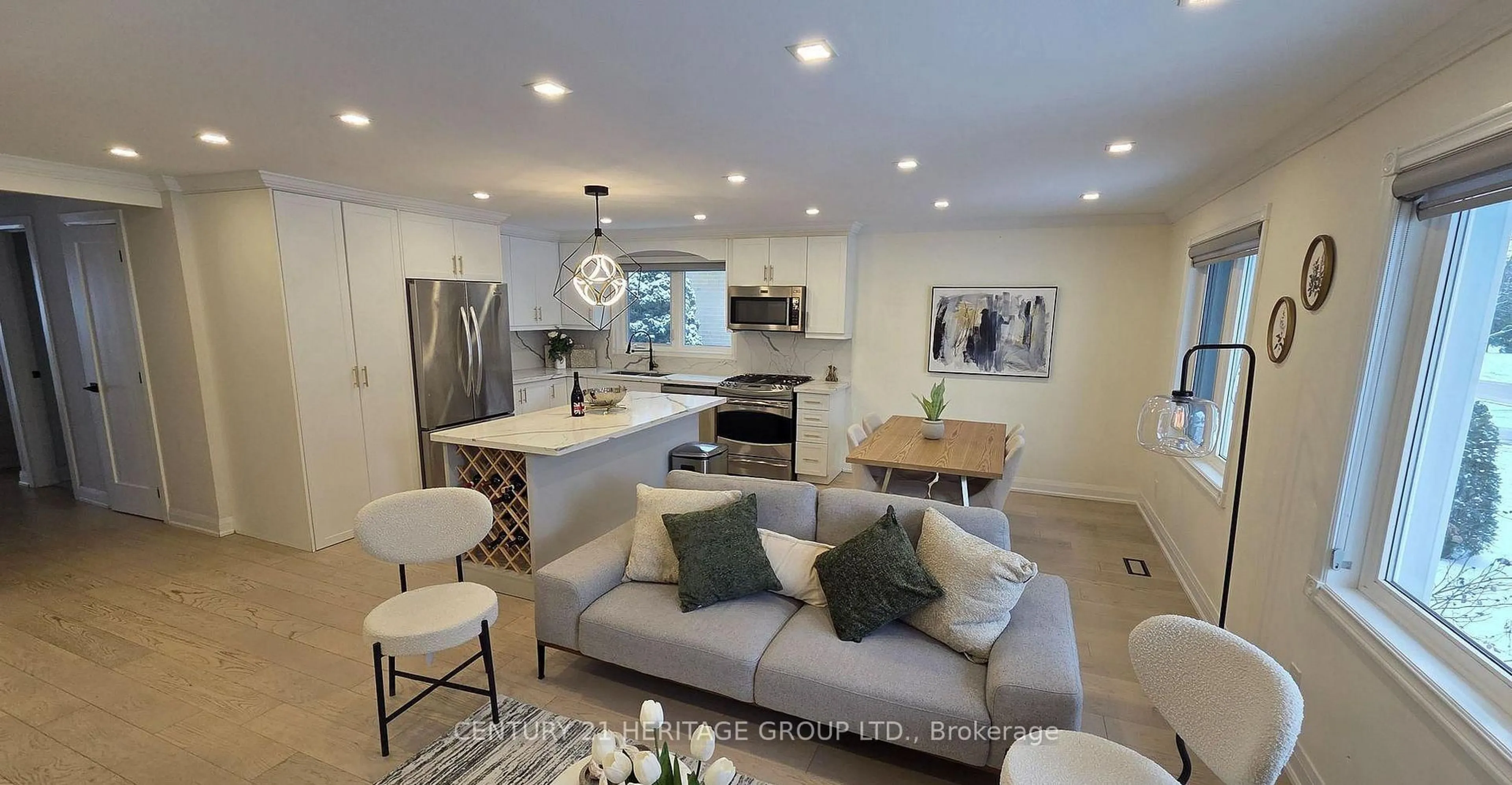 Open concept kitchen, ceramic/tile floor for 333 Paliser Cres, Richmond Hill Ontario L4C 1R9
