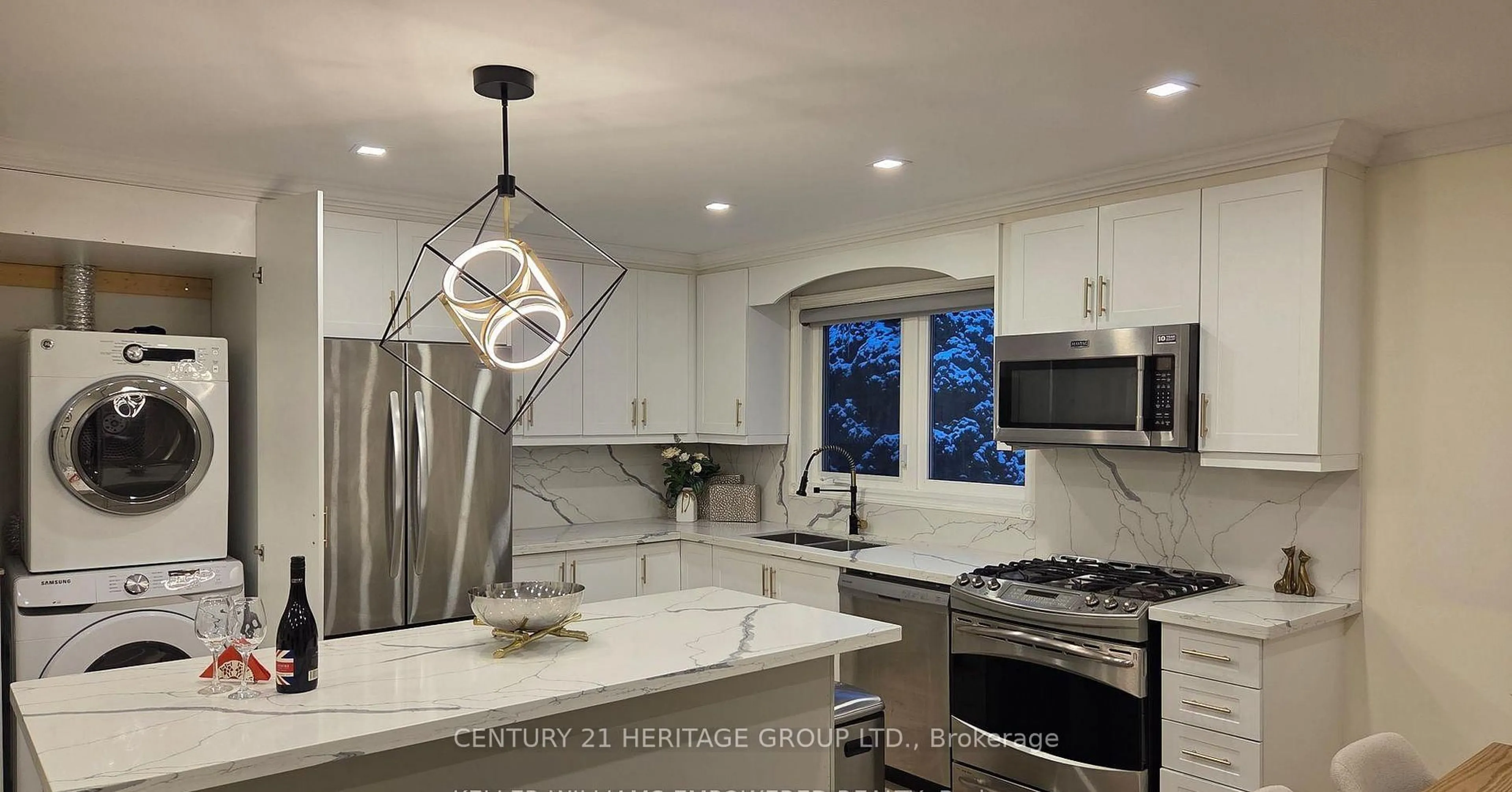Contemporary kitchen, ceramic/tile floor for 333 Paliser Cres, Richmond Hill Ontario L4C 1R9