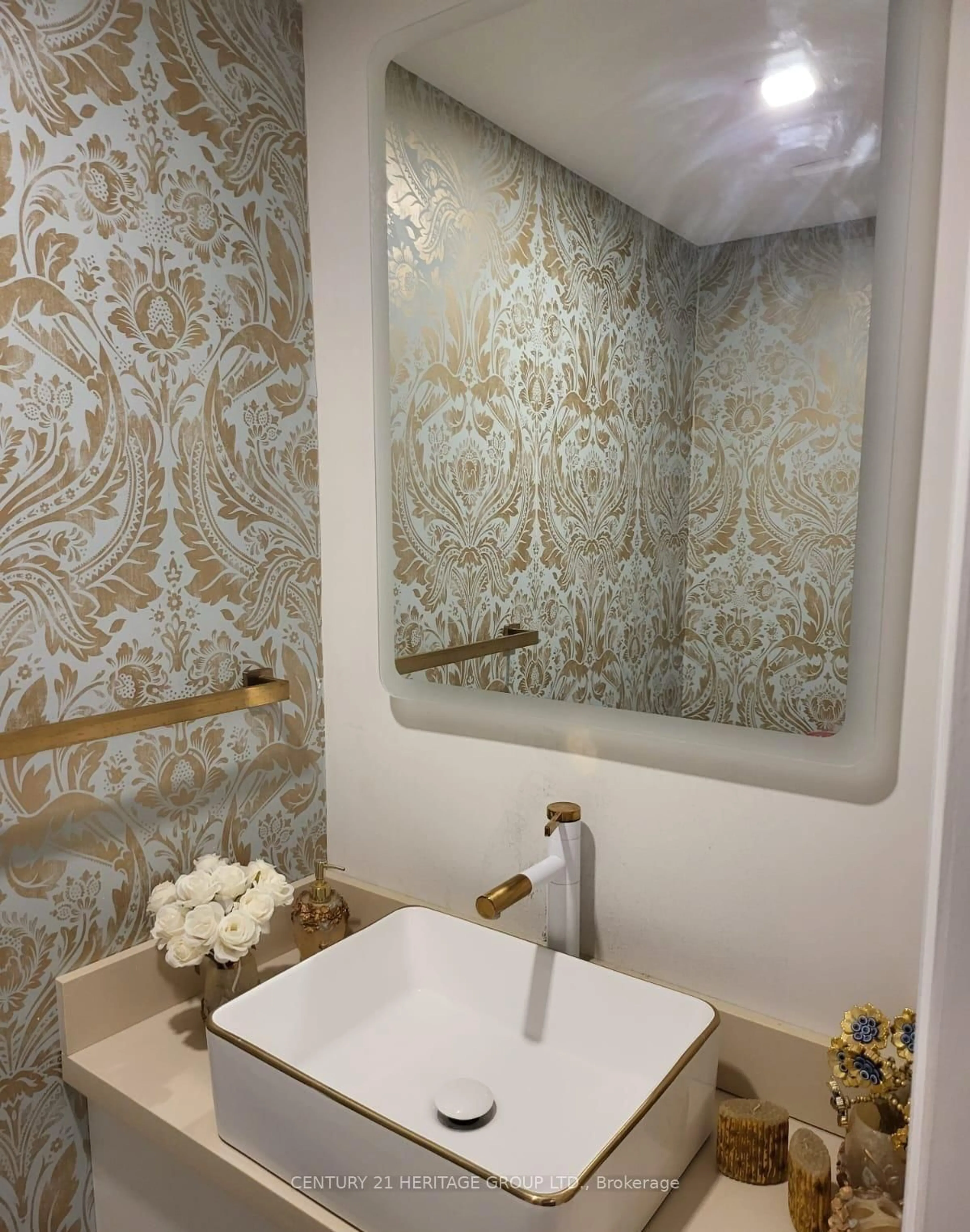 Contemporary bathroom, ceramic/tile floor for 333 Paliser Cres, Richmond Hill Ontario L4C 1R9