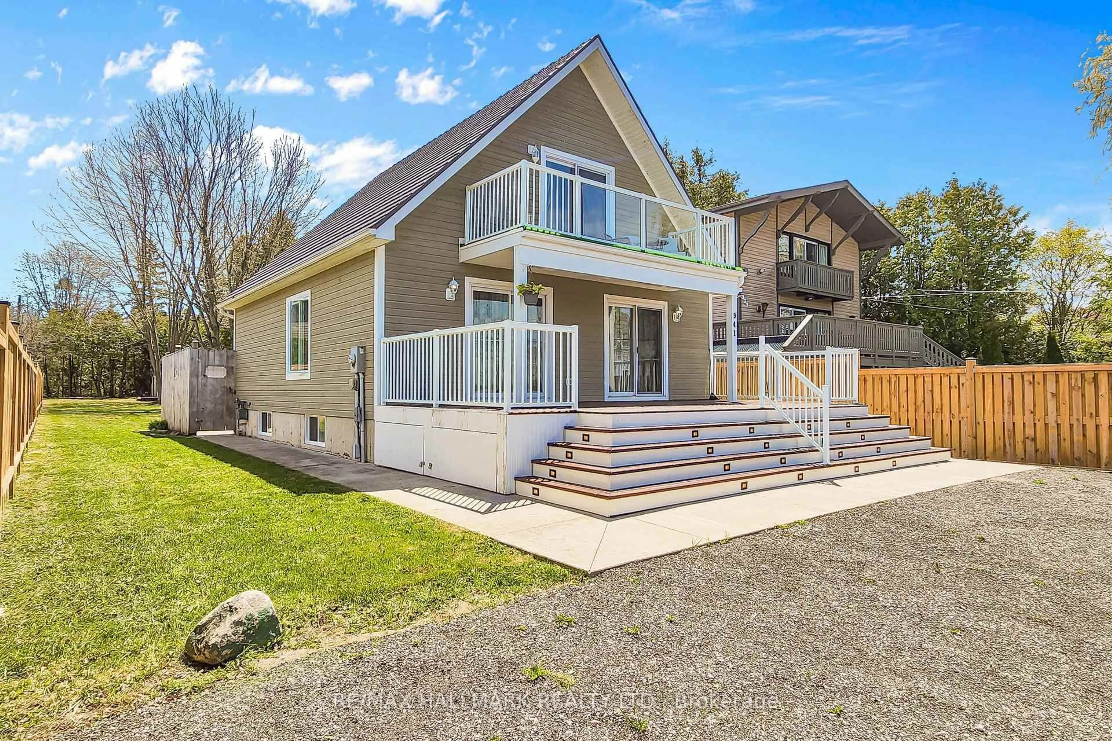 Home with vinyl exterior material, unknown for 941 Lake Dr, Georgina Ontario L4P 3E9