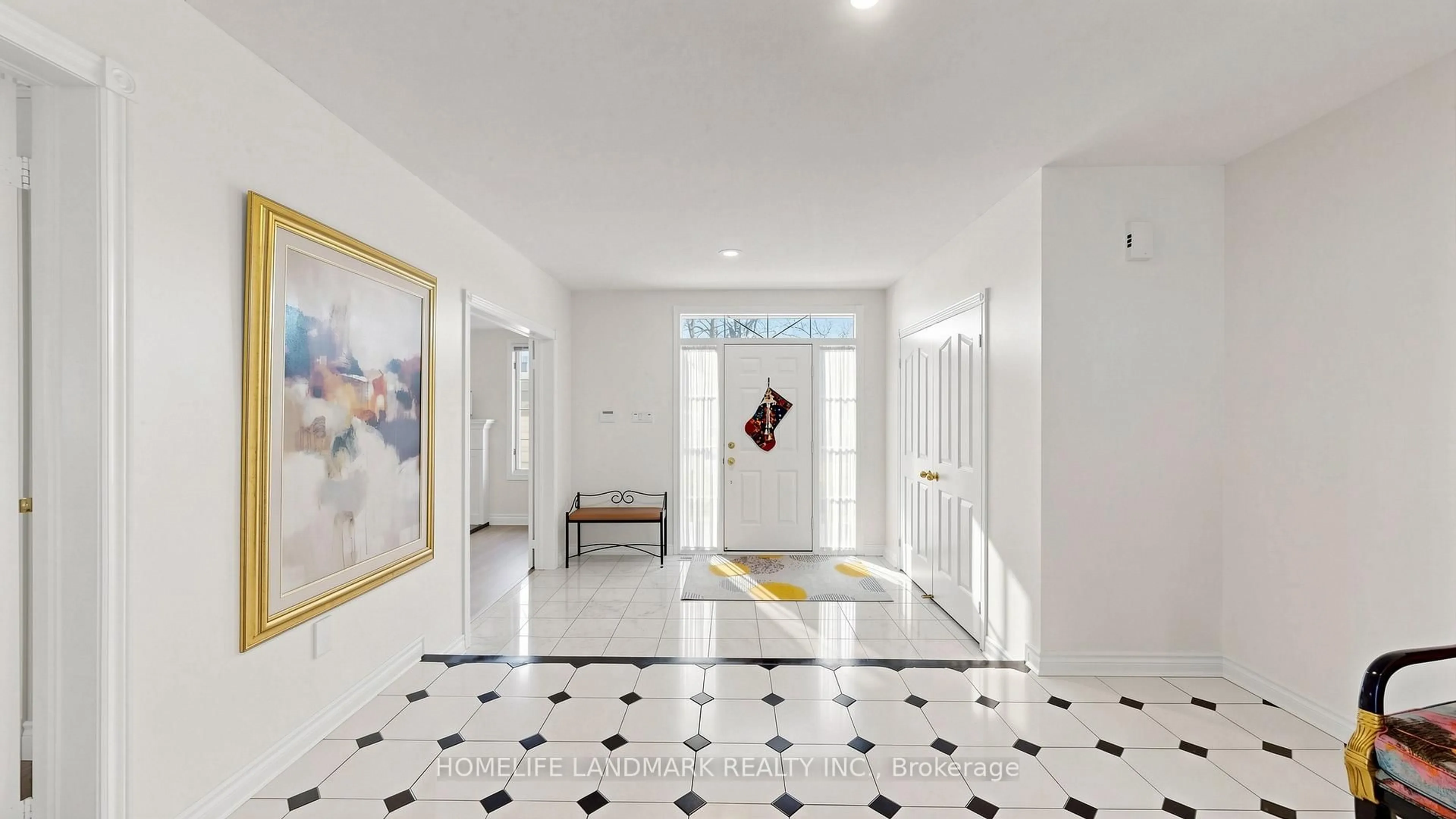 Indoor foyer for 68 Lytton Blvd, Richmond Hill Ontario L4B 3H4