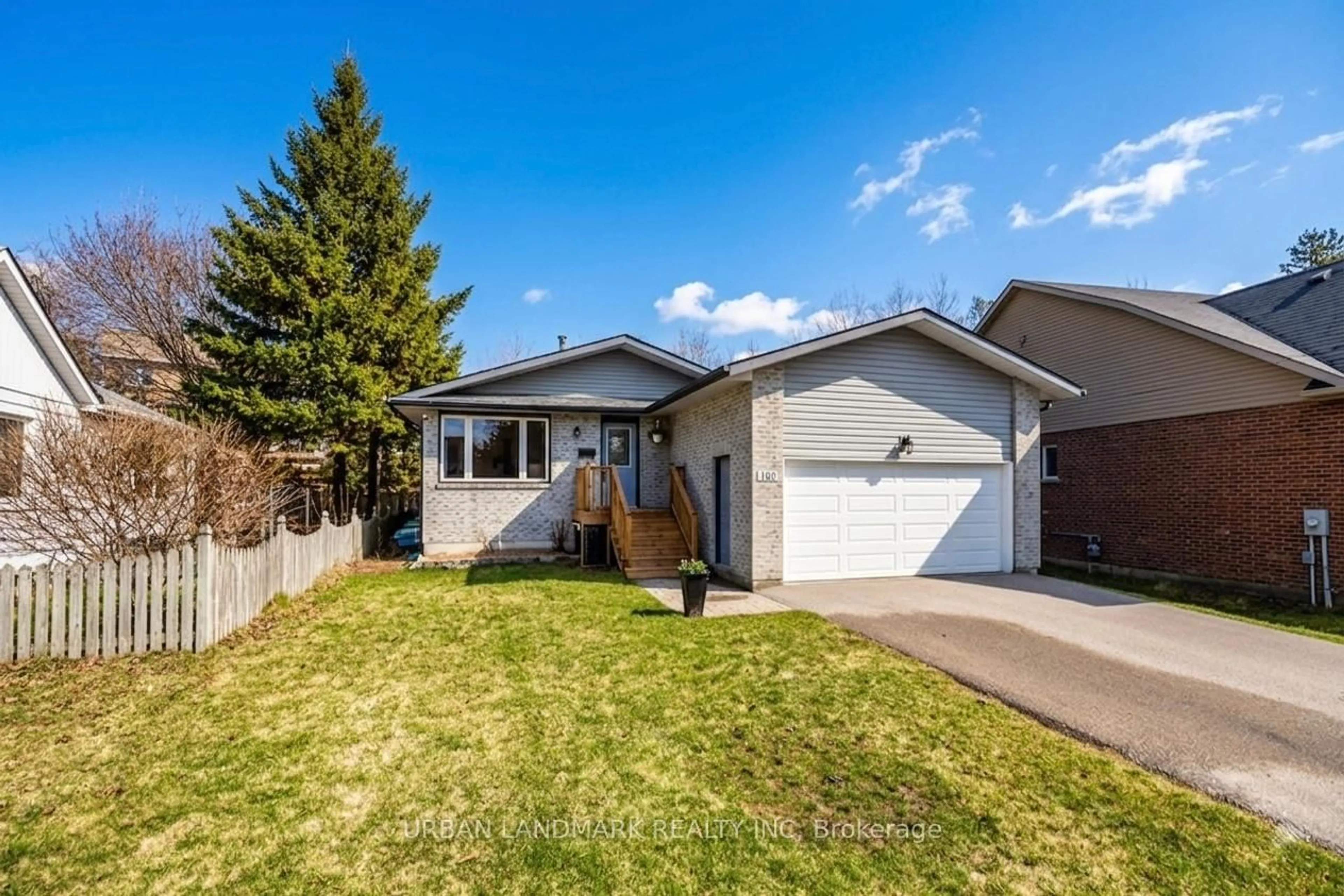 Home with vinyl exterior material, street for 140 Riveredge Dr, Georgina Ontario L4P 2P3