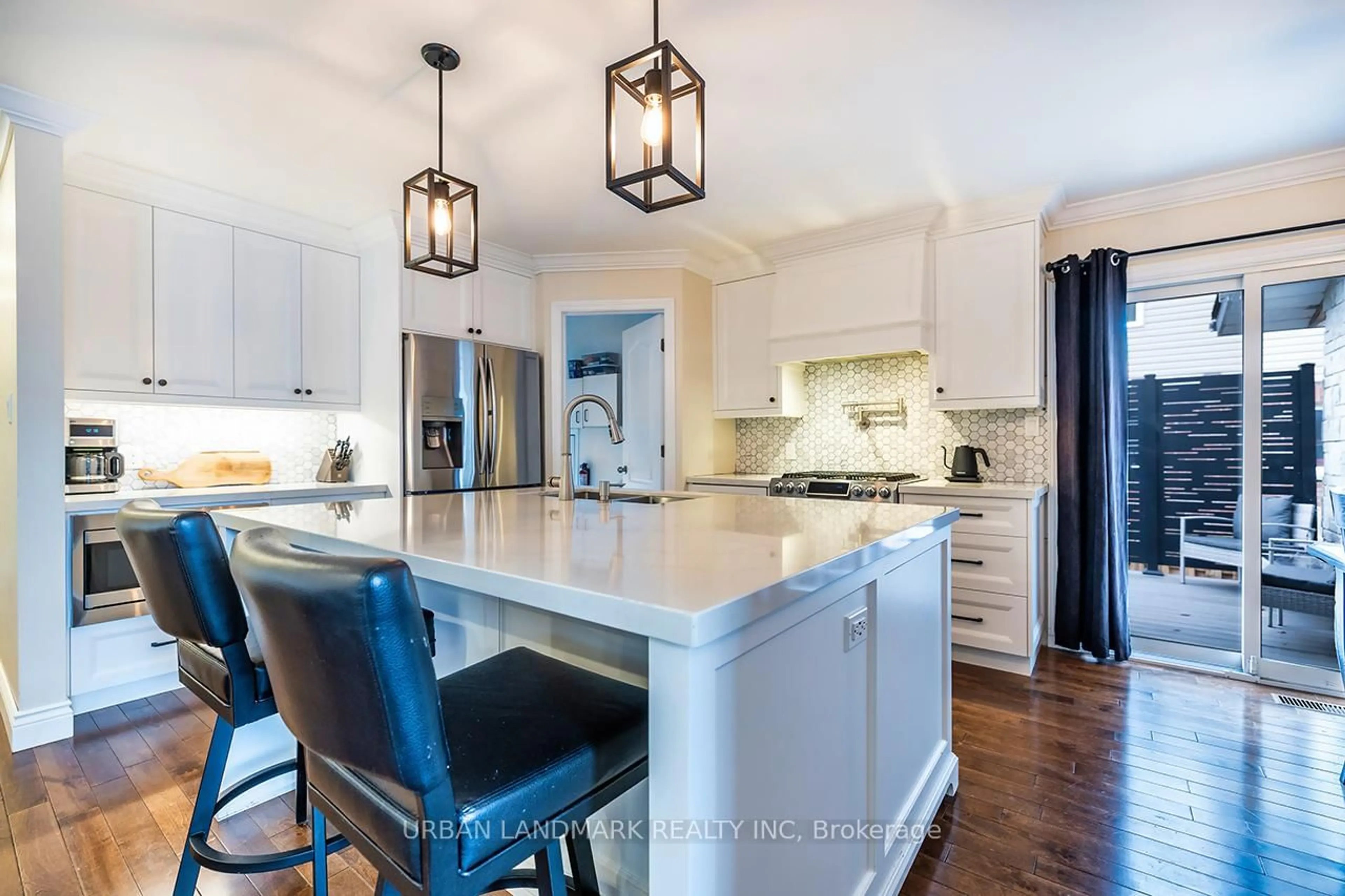 Open concept kitchen, unknown for 140 Riveredge Dr, Georgina Ontario L4P 2P3