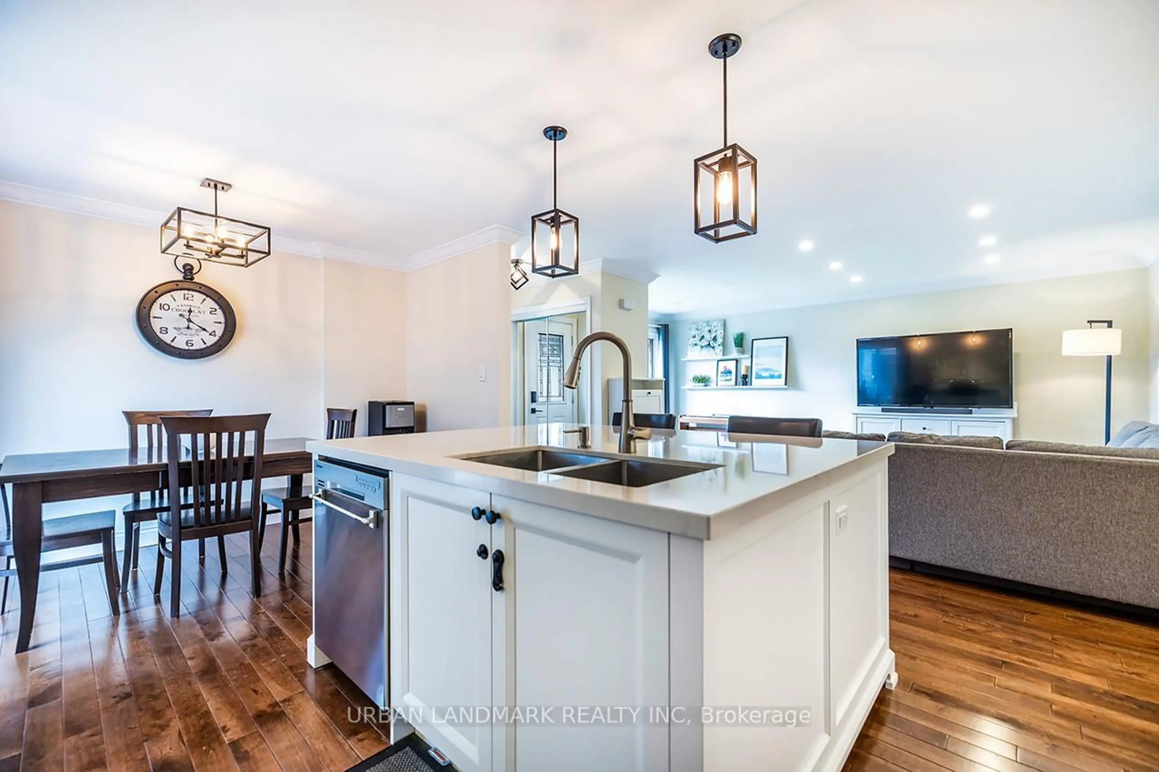 Open concept kitchen, unknown for 140 Riveredge Dr, Georgina Ontario L4P 2P3