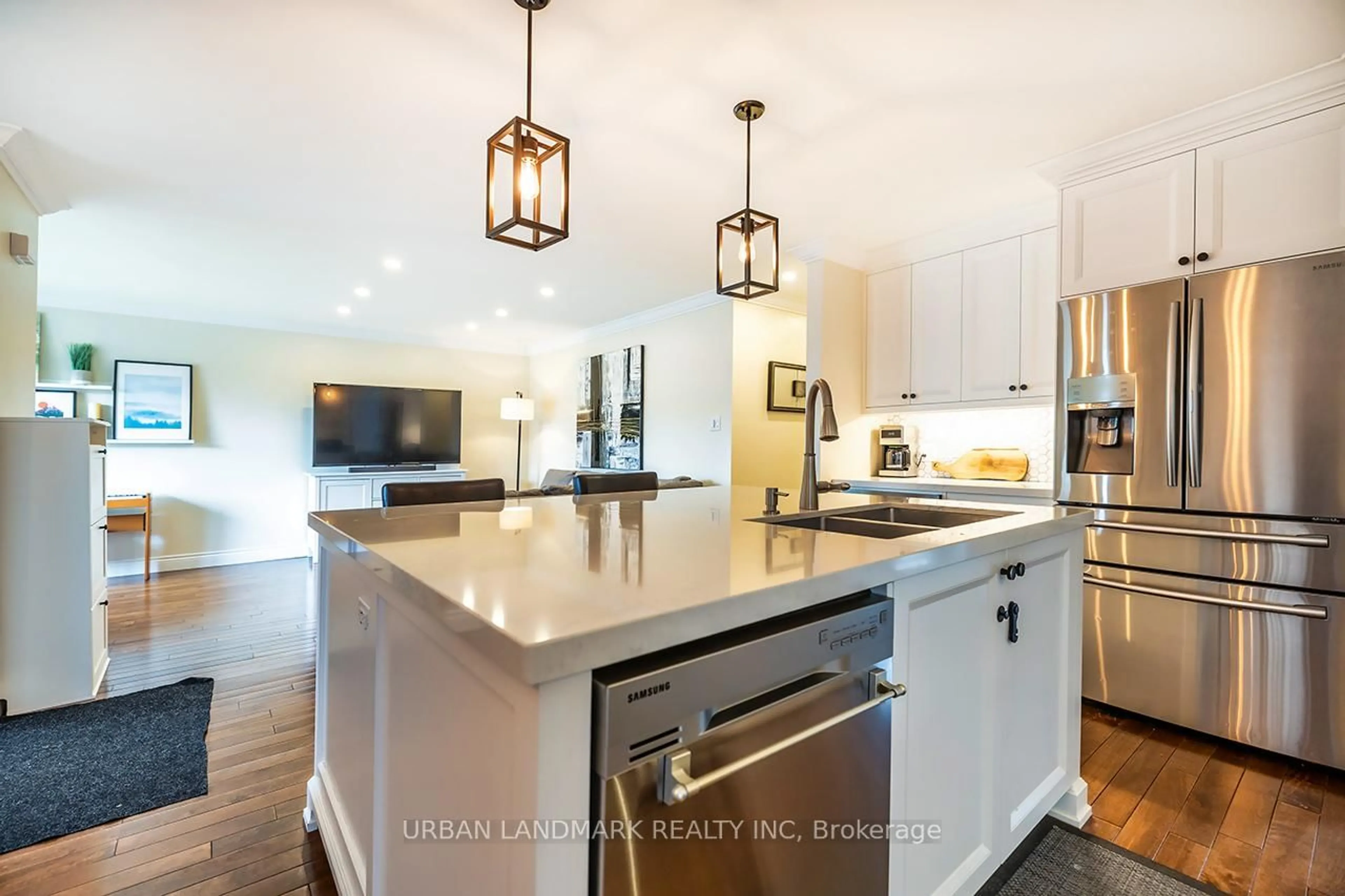 Open concept kitchen, unknown for 140 Riveredge Dr, Georgina Ontario L4P 2P3