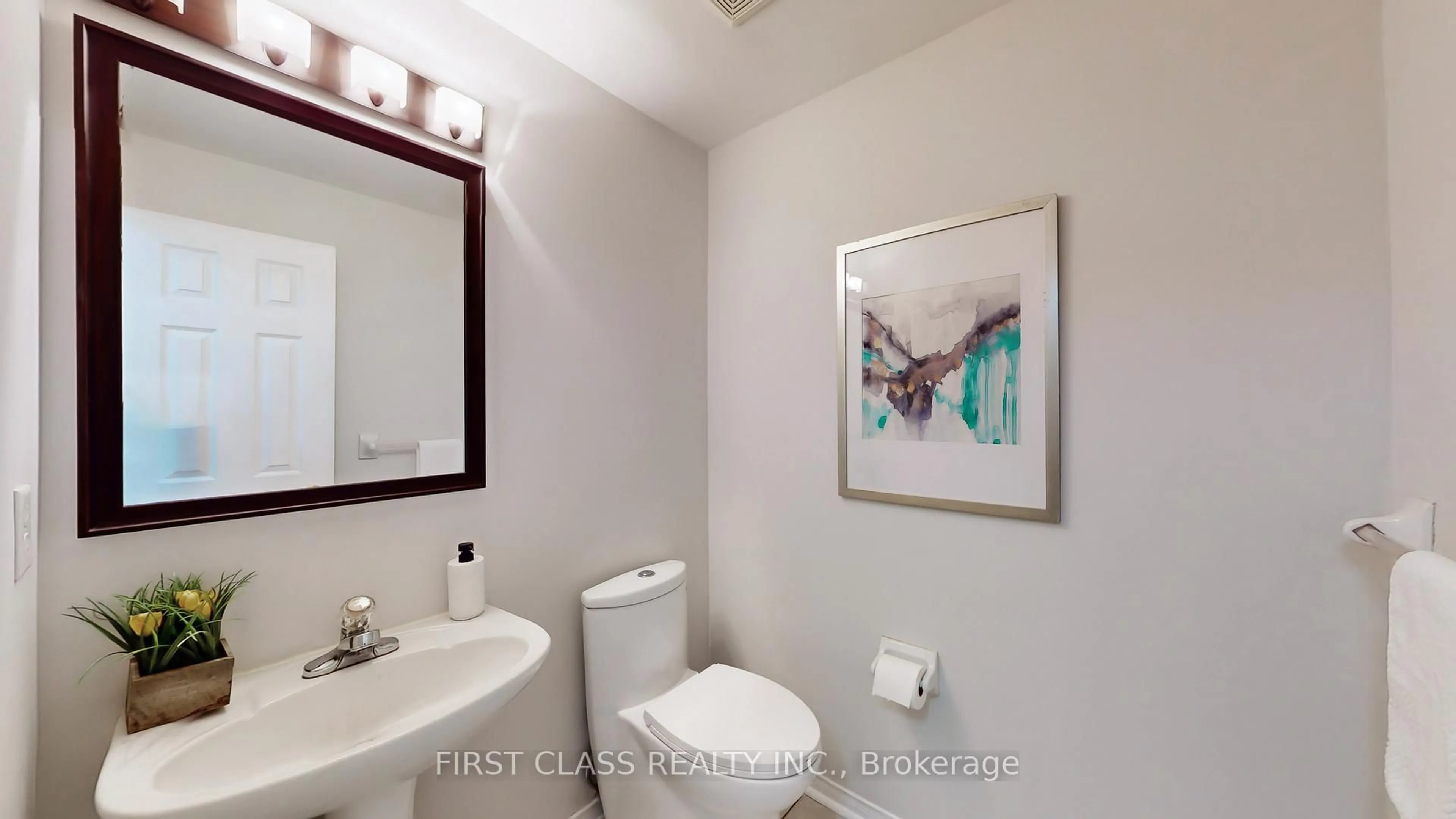 Standard bathroom, ceramic/tile floor for 30 Kaitlin Dr, Richmond Hill Ontario L4E 3W6