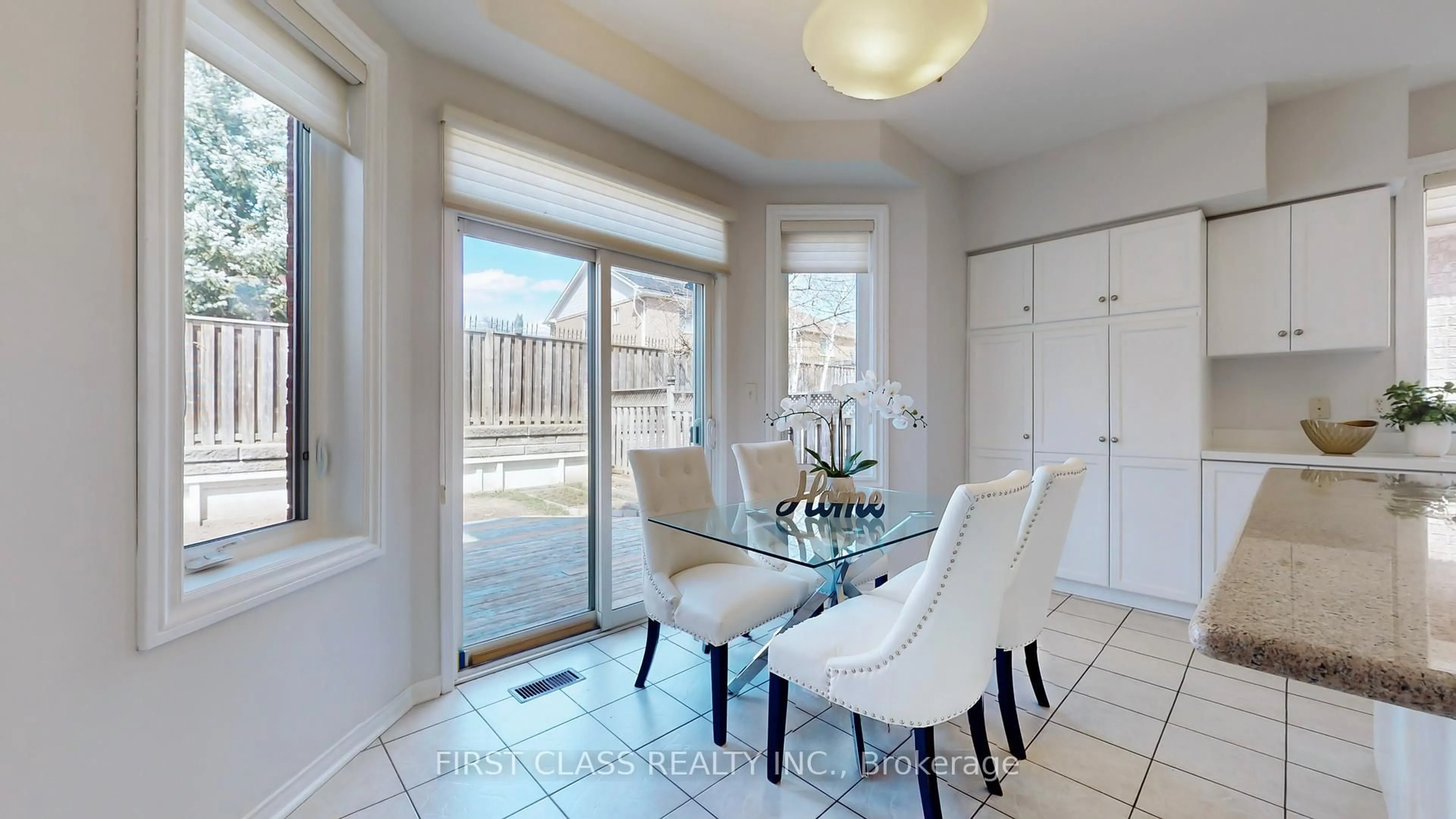 Dining room, ceramic/tile floor for 30 Kaitlin Dr, Richmond Hill Ontario L4E 3W6