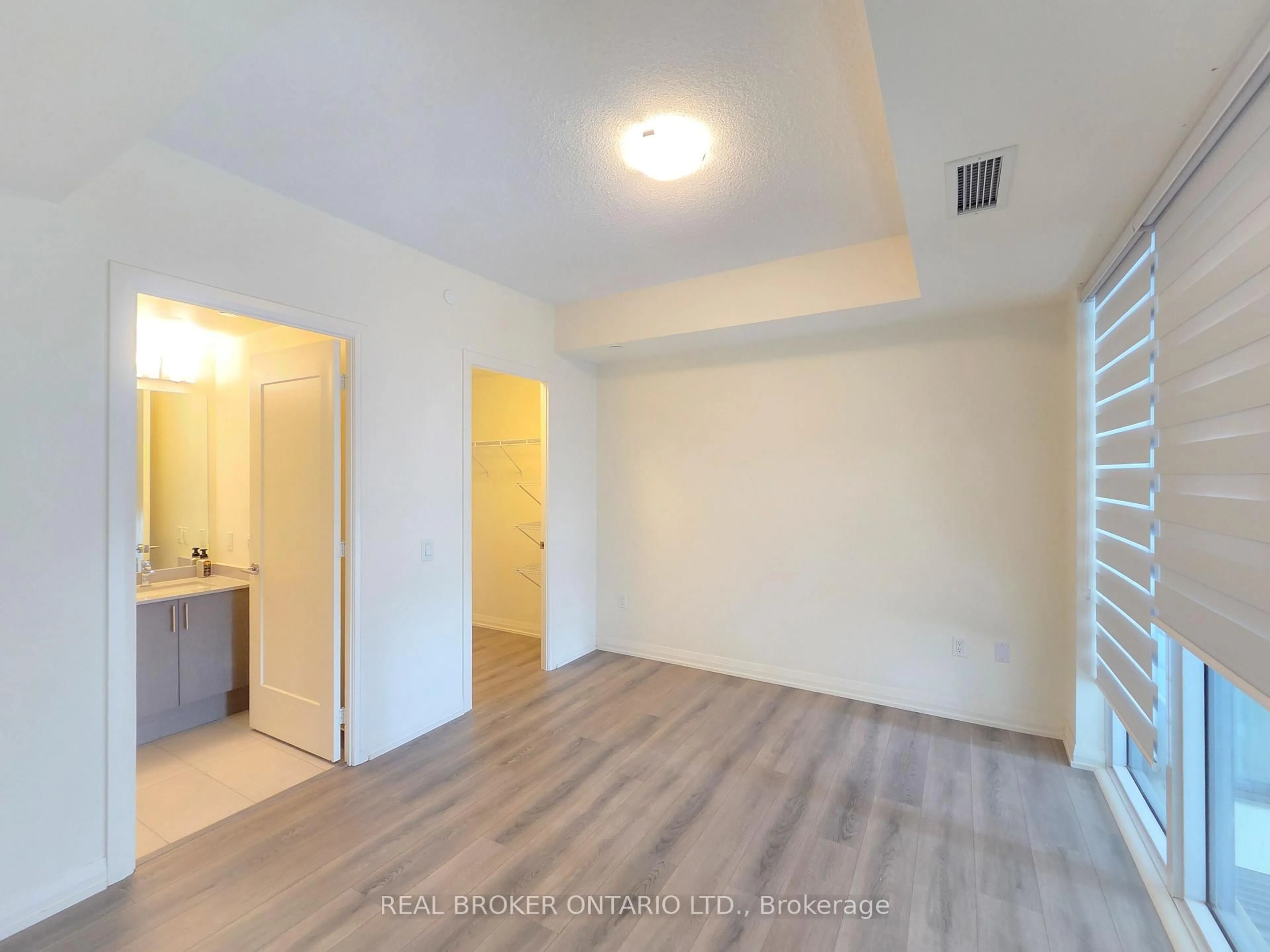 A pic of a room for 9000 Jane St #618, Vaughan Ontario L4K 0M6