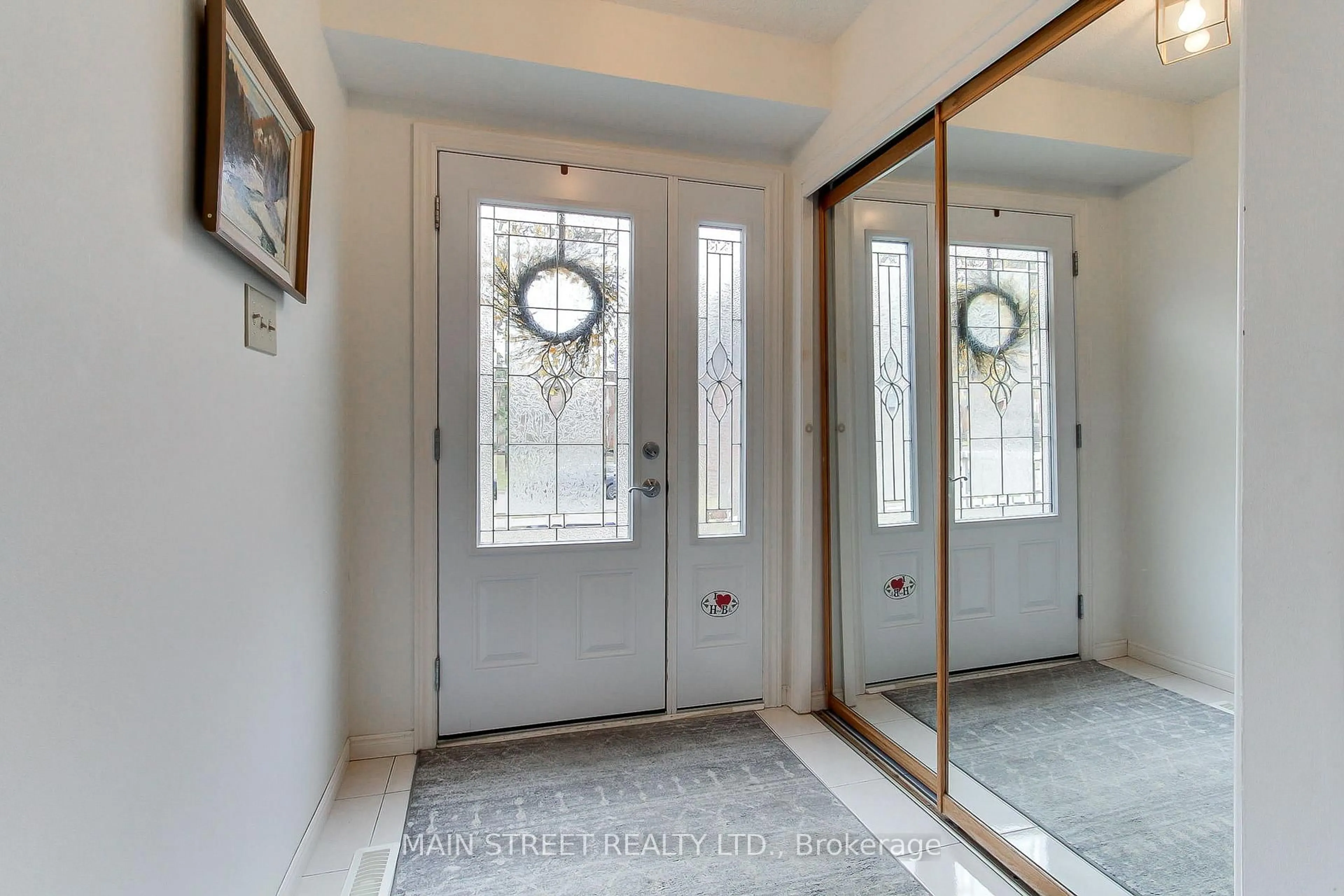 Indoor entryway for 21 Chadburn Cres, Aurora Ontario L4G 4V6