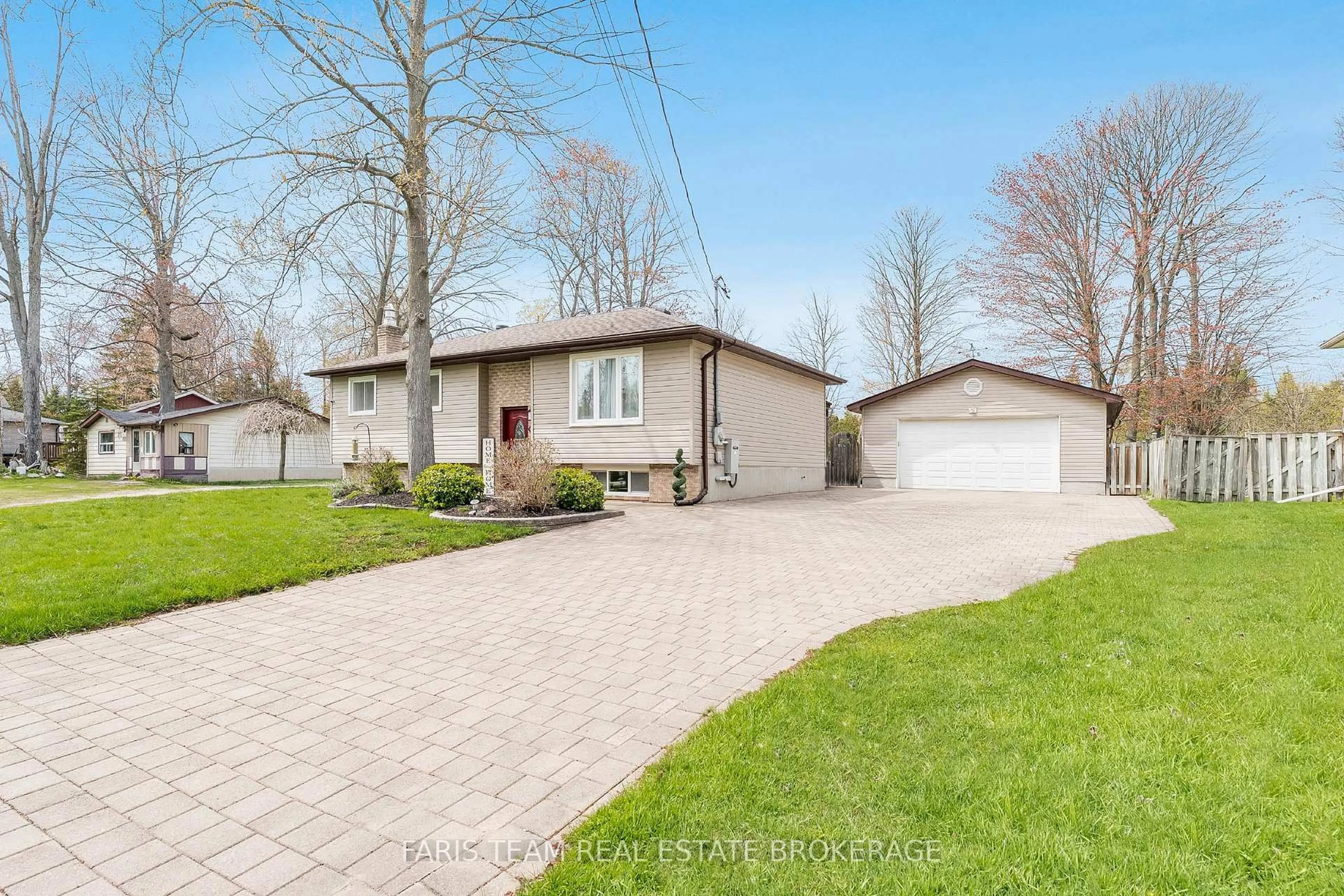 Unknown for 730 Trinity St, Innisfil Ontario L9S 2G8