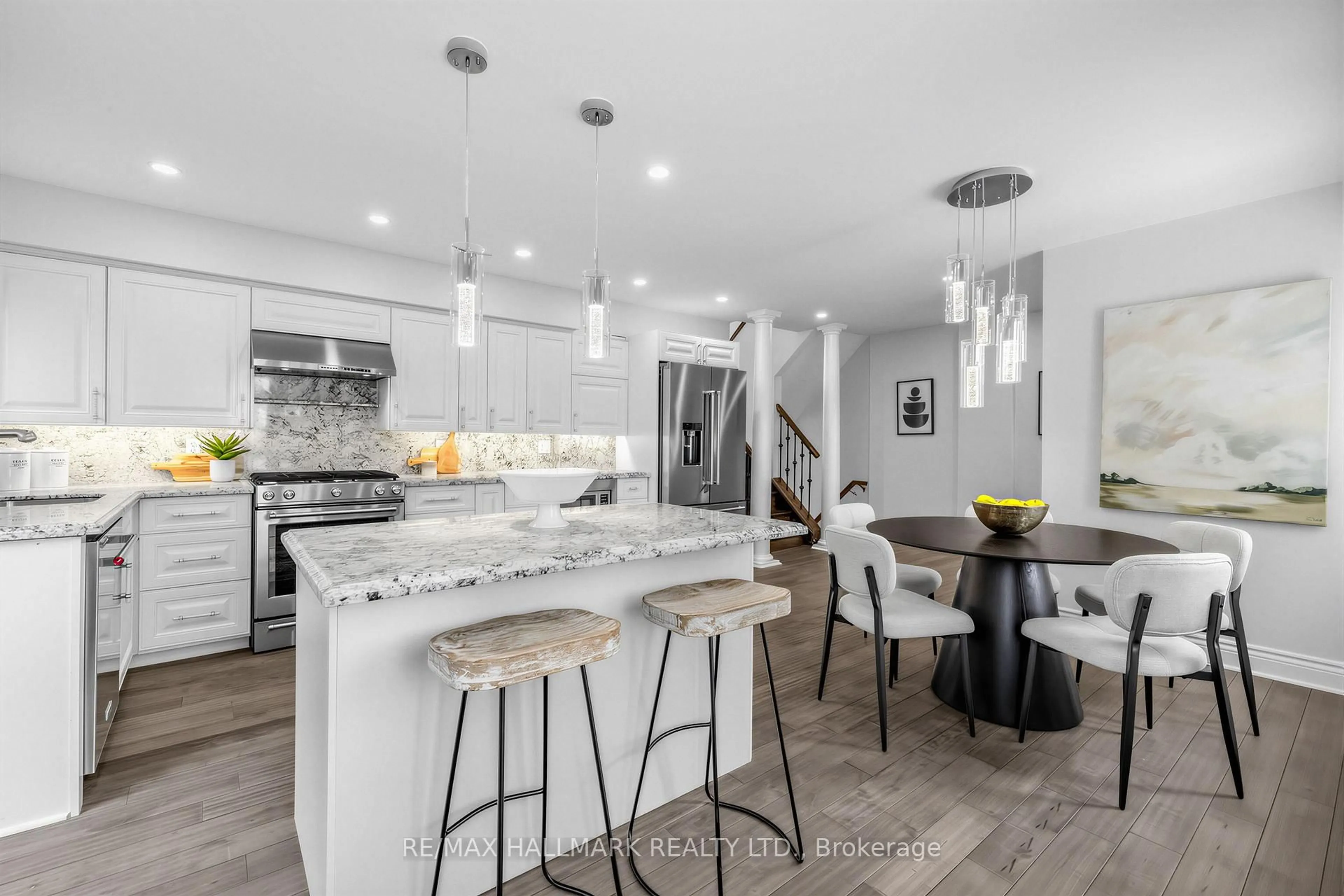 Open concept kitchen, ceramic/tile floor for 225 Lucas St, Richmond Hill Ontario L4C 4P9