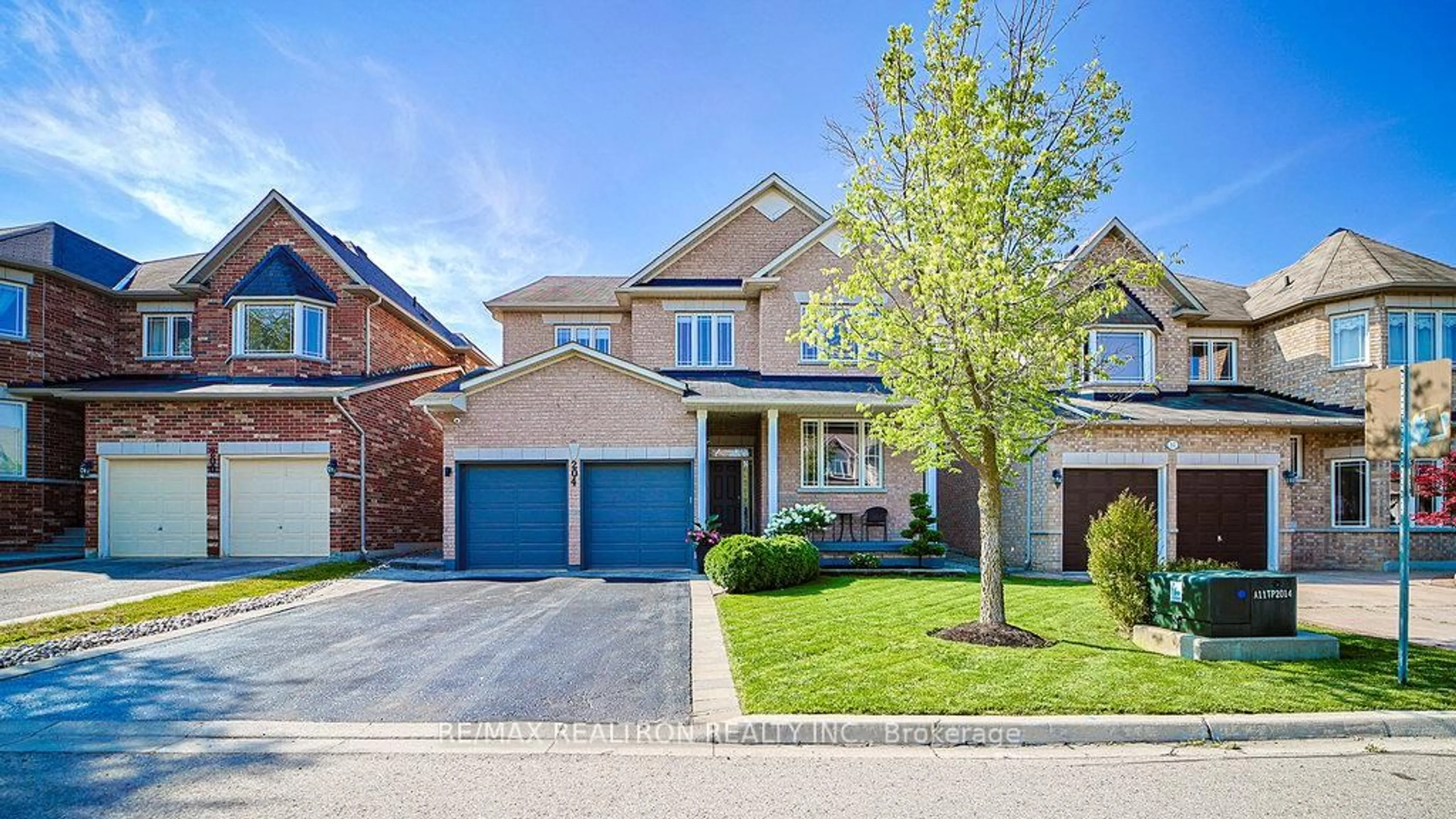 Home with brick exterior material, street for 204 Ivy Jay Cres, Aurora Ontario L4G 0E9