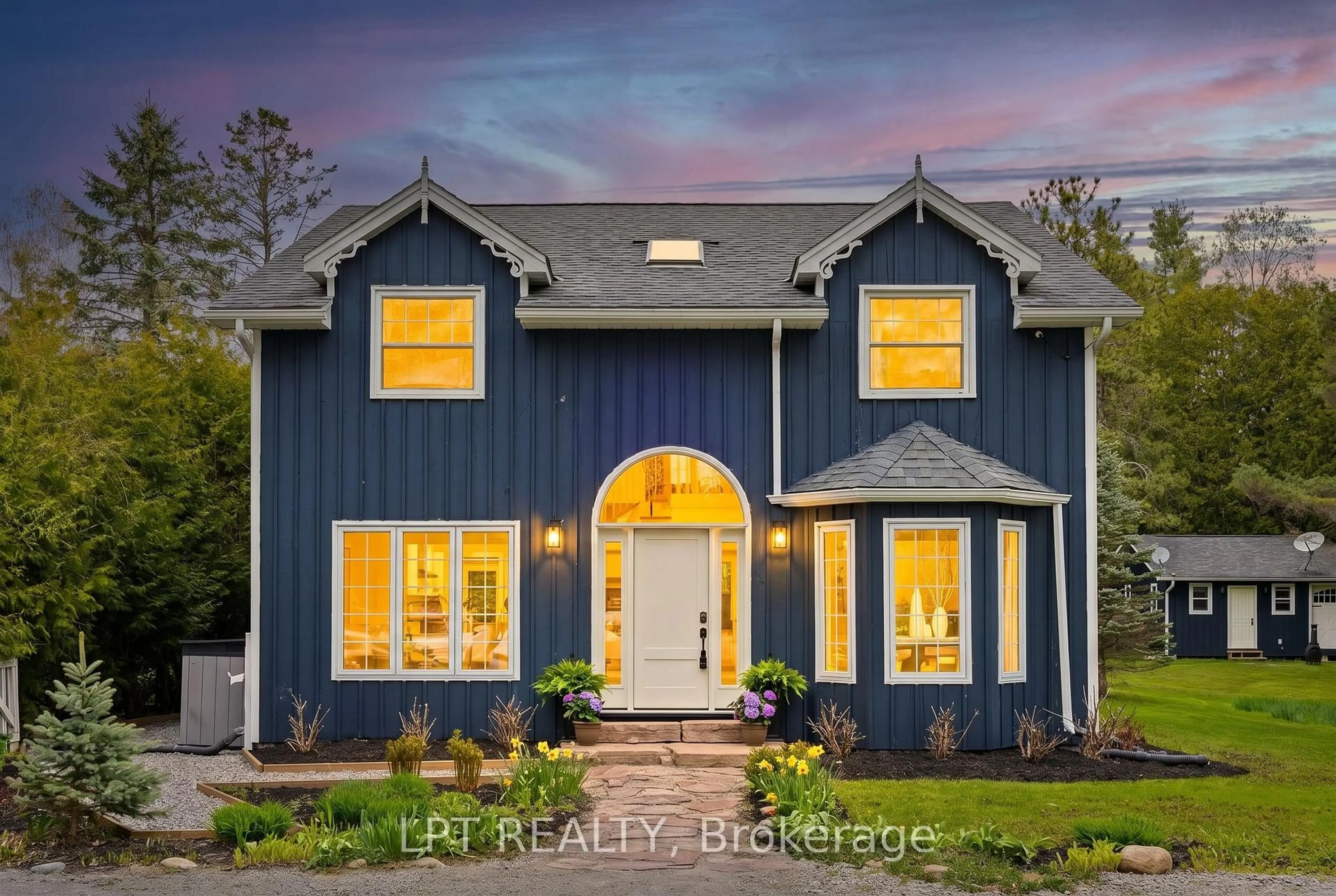 Home with vinyl exterior material, unknown for 26 Vambola Ave, Georgina Ontario L0E 1N0