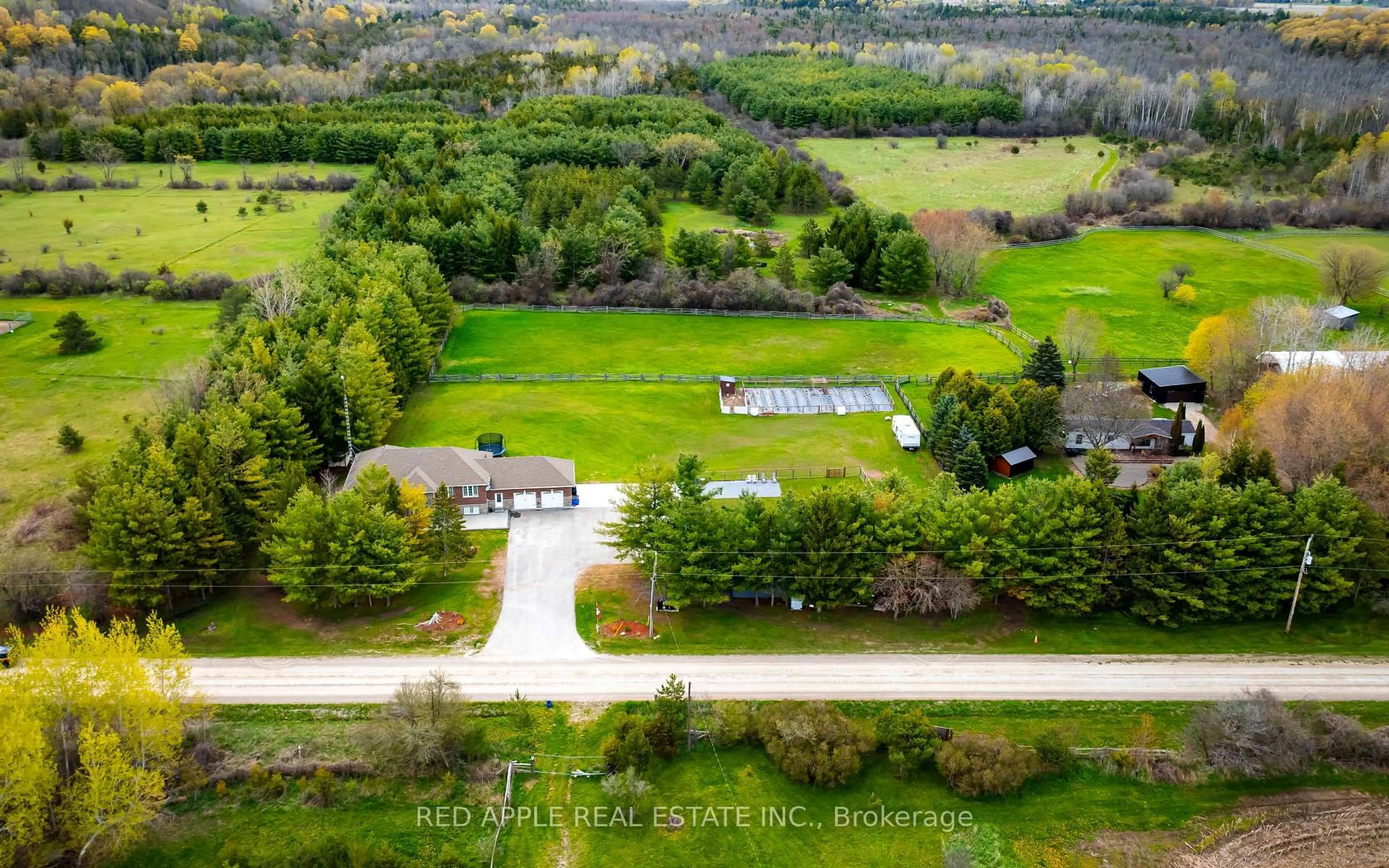 A pic from outside/outdoor area/front of a property/back of a property/a pic from drone, street for 996609 Mulmur-Tosorontio Townline, Adjala-Tosorontio Ontario L0N 1M0