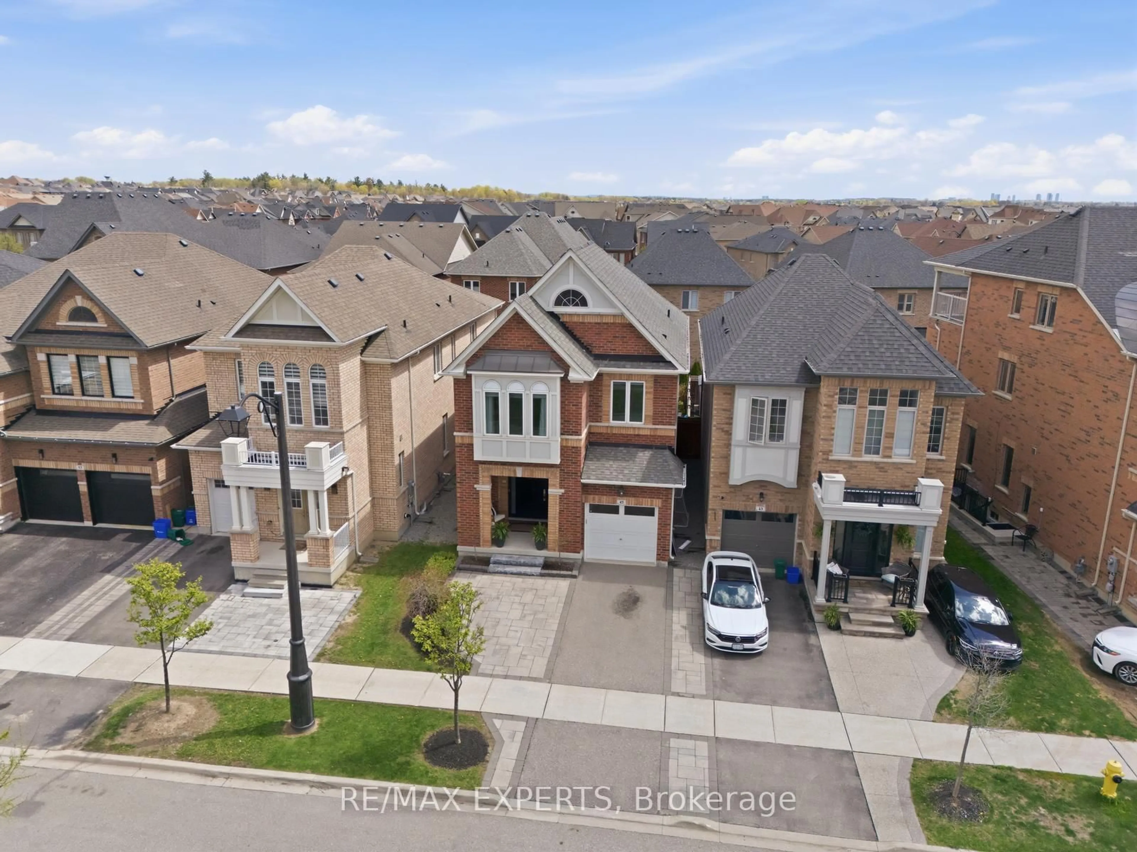 A pic from outside/outdoor area/front of a property/back of a property/a pic from drone, street for 45 Bright Land Dr, Vaughan Ontario L4H 3N5