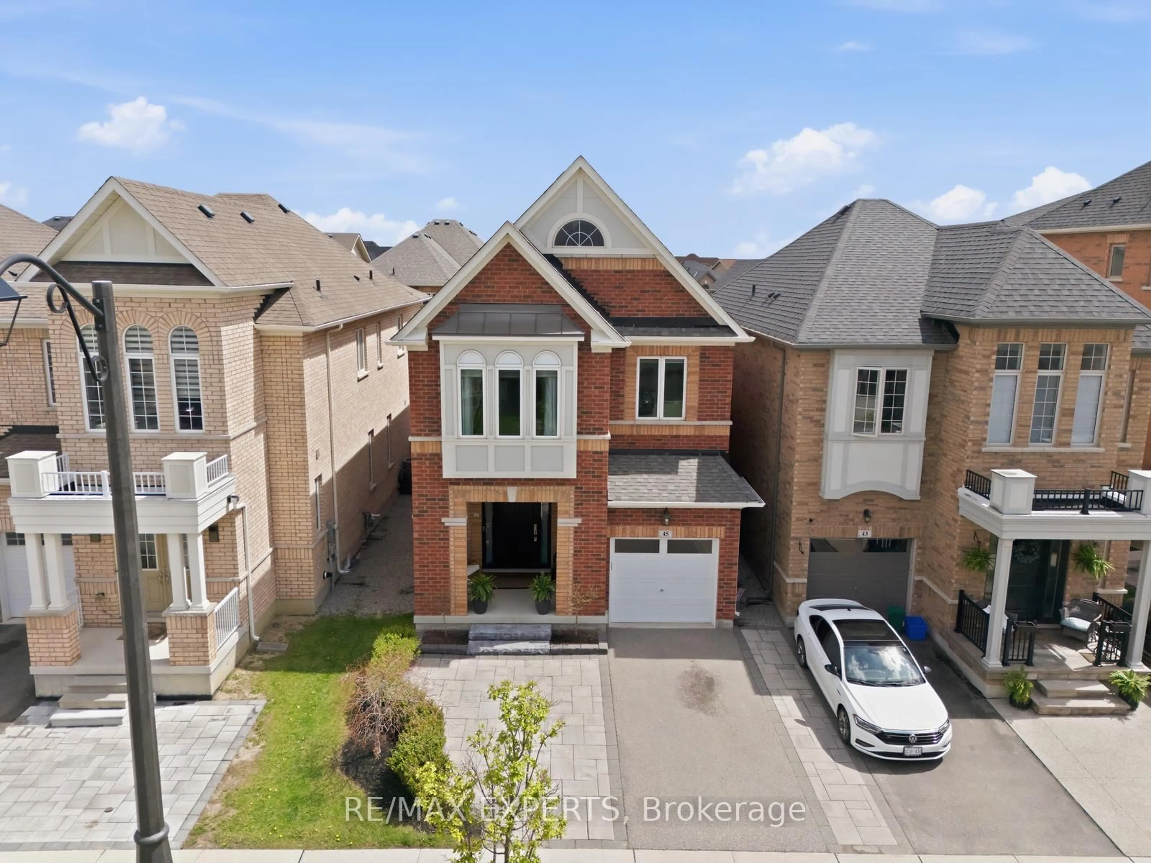 A pic from outside/outdoor area/front of a property/back of a property/a pic from drone, street for 45 Bright Land Dr, Vaughan Ontario L4H 3N5