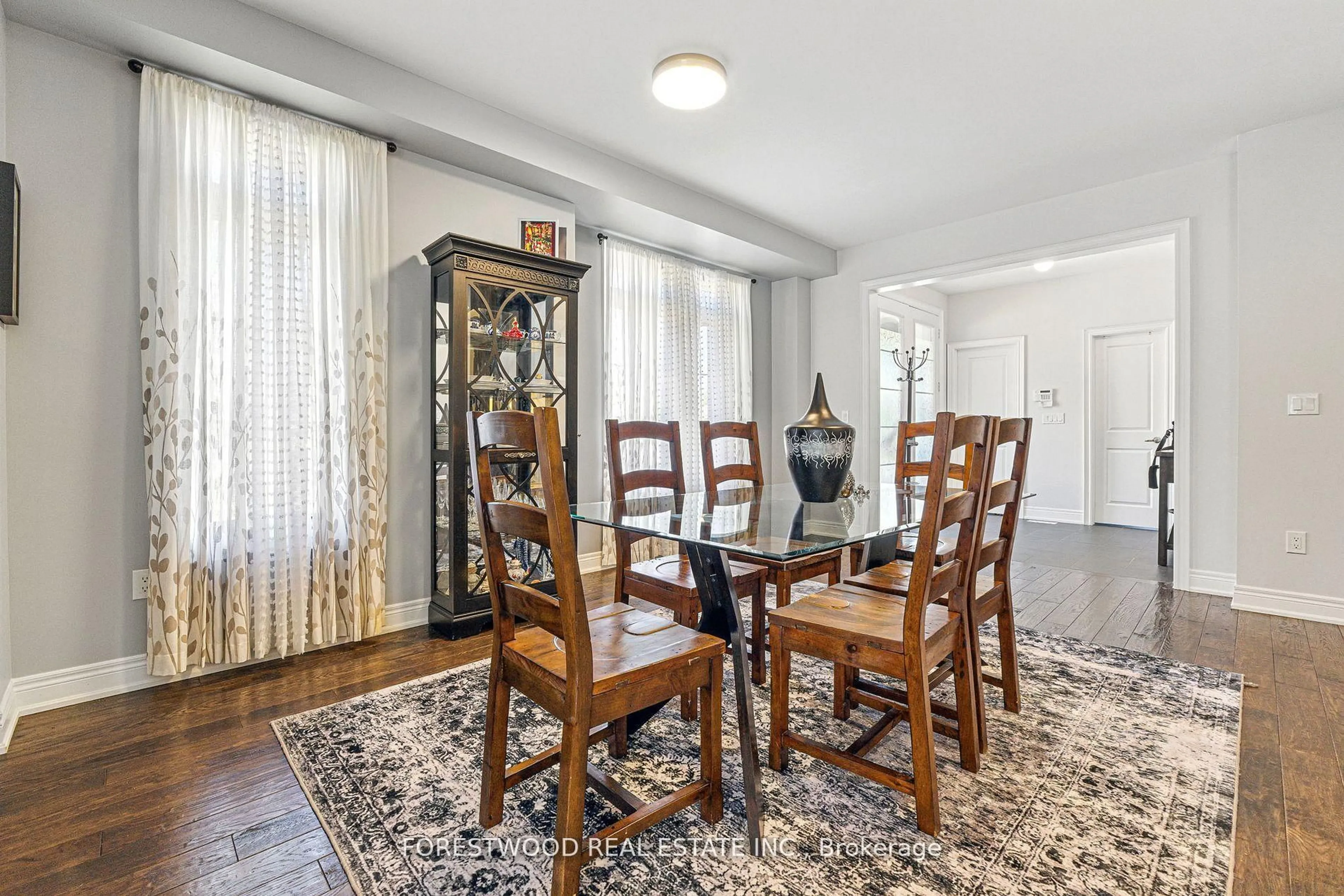 Dining room, unknown for 634 Sweetwater Cres, Newmarket Ontario L3X 0H5
