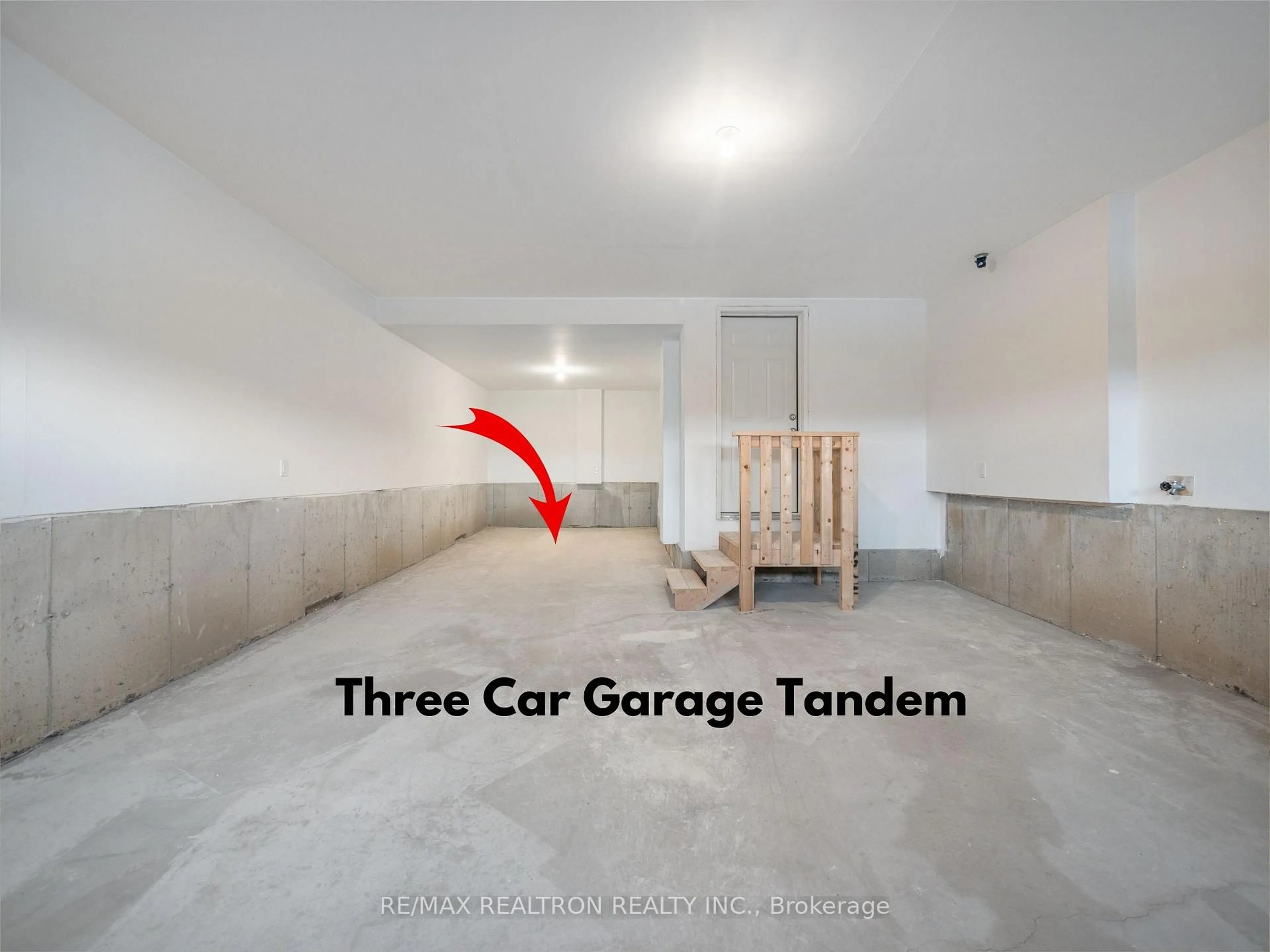 Indoor garage for 1125 Cole St, Innisfil Ontario L9S 4R7