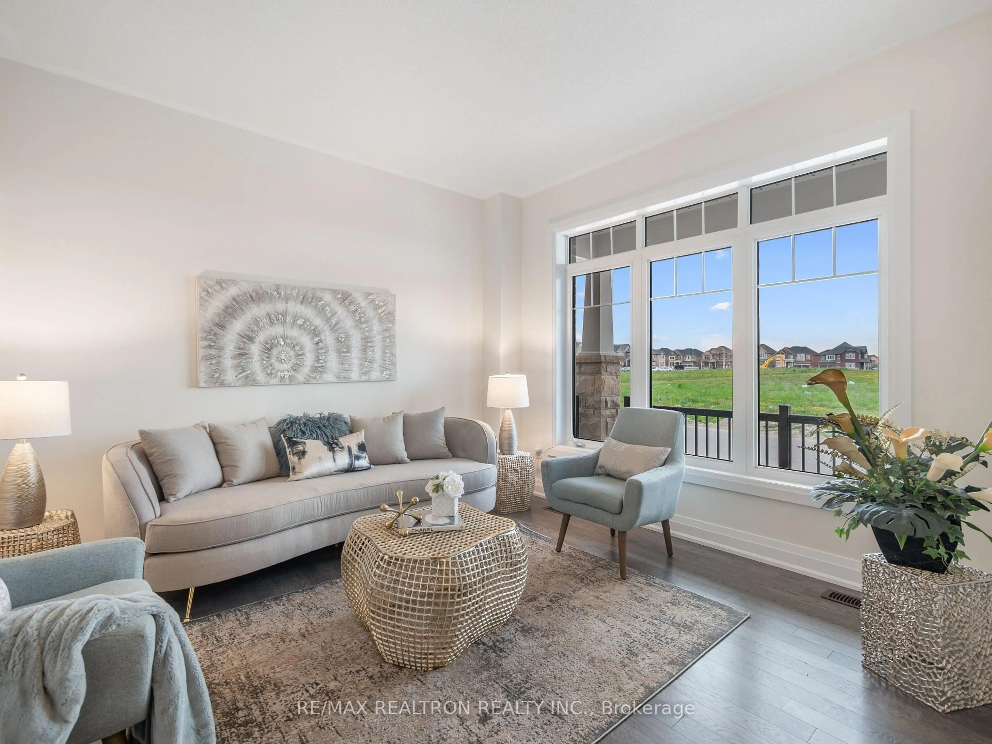 Living room with furniture, unknown for 1125 Cole St, Innisfil Ontario L9S 4R7