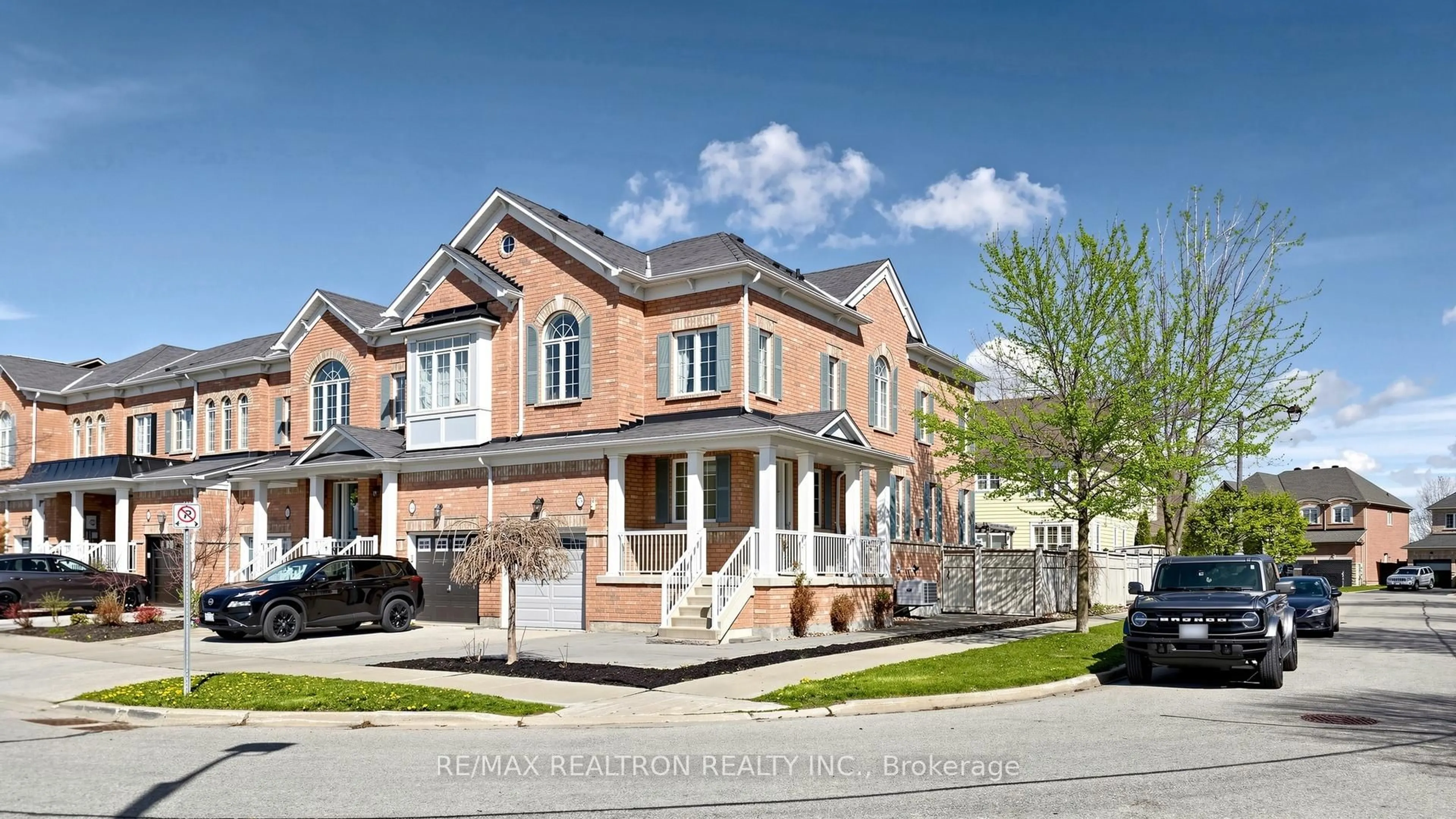 Home with brick exterior material, street for 75 Gosnel Circ, Bradford West Gwillimbury Ontario L3Z 0G2