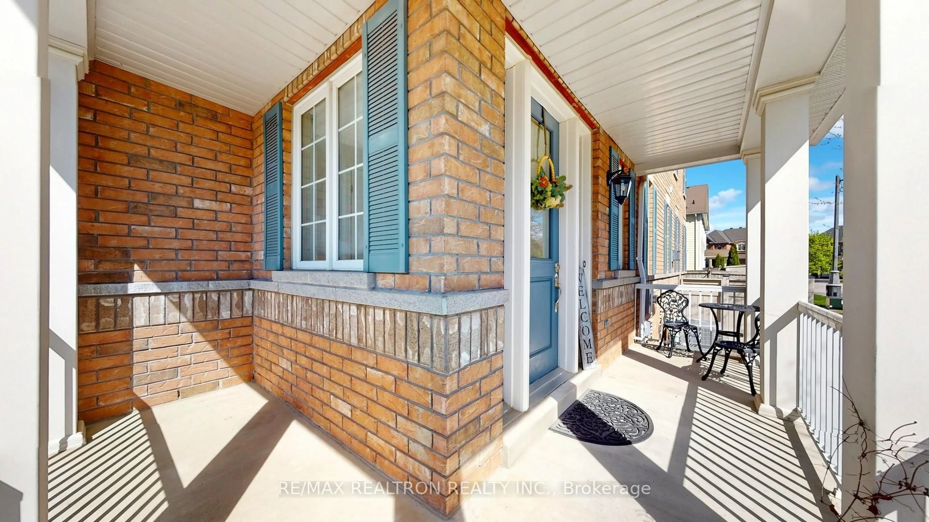 Patio, street for 75 Gosnel Circ, Bradford West Gwillimbury Ontario L3Z 0G2