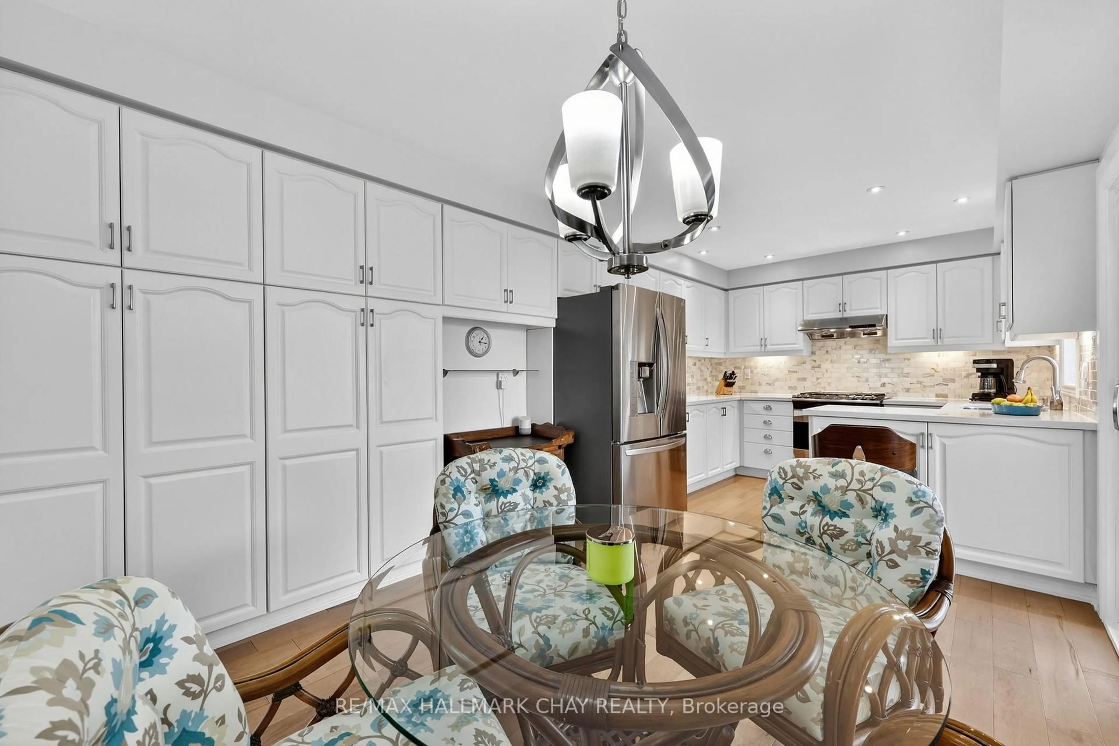Open concept kitchen, ceramic/tile floor for 4 Darling Cres, New Tecumseth Ontario L9R 1P4