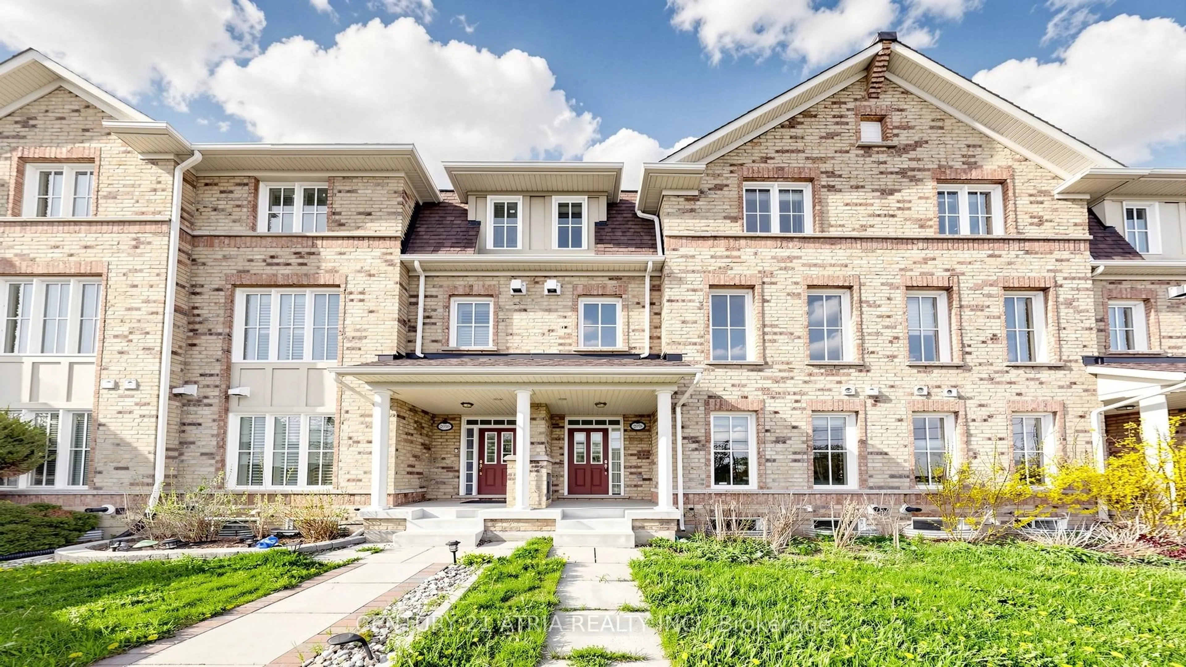 Home with brick exterior material, building for 2918 Elgin Mills Rd, Markham Ontario L6C 0E5