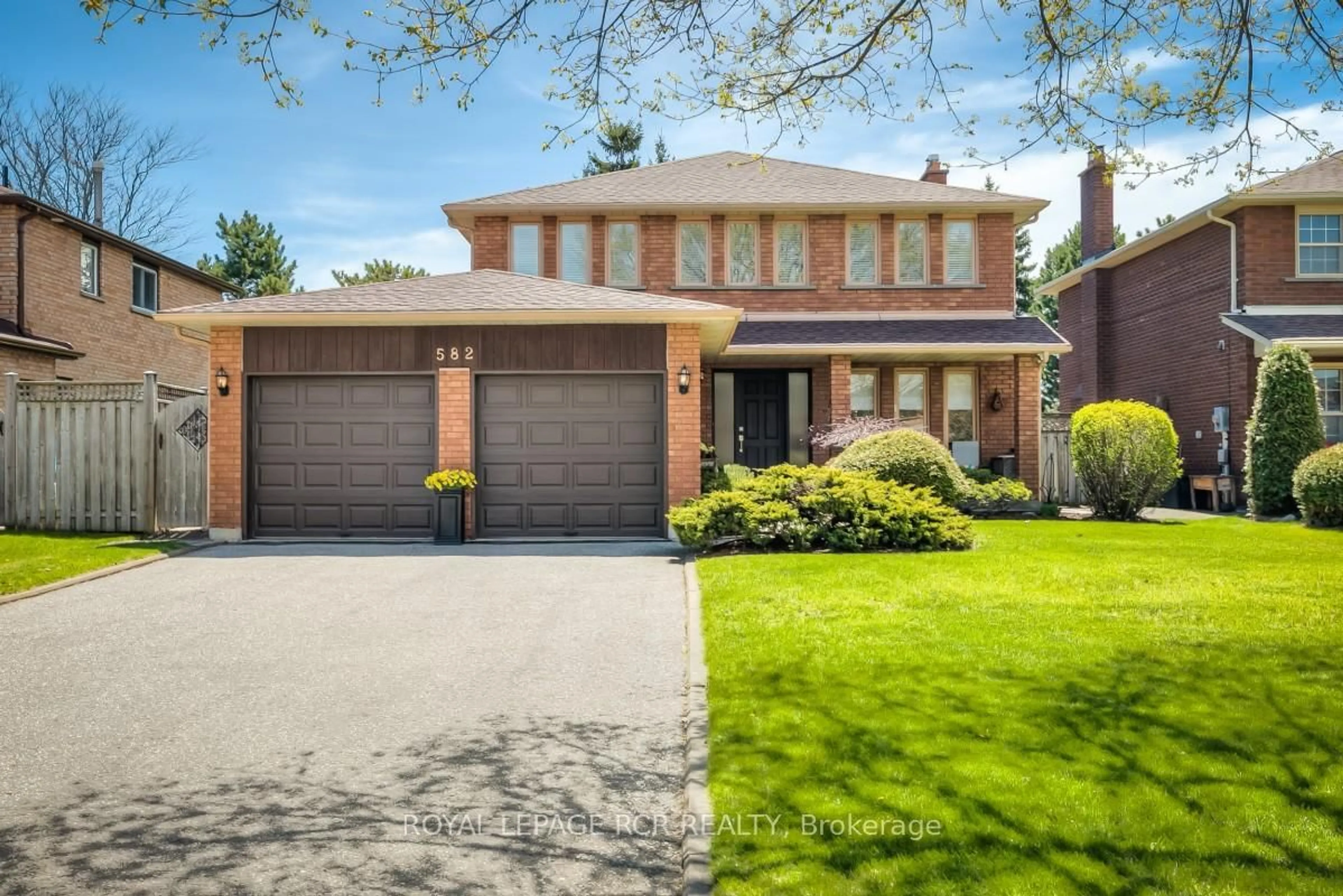 Home with brick exterior material, street for 582 Millard St, Whitchurch-Stouffville Ontario L4A 7Y4