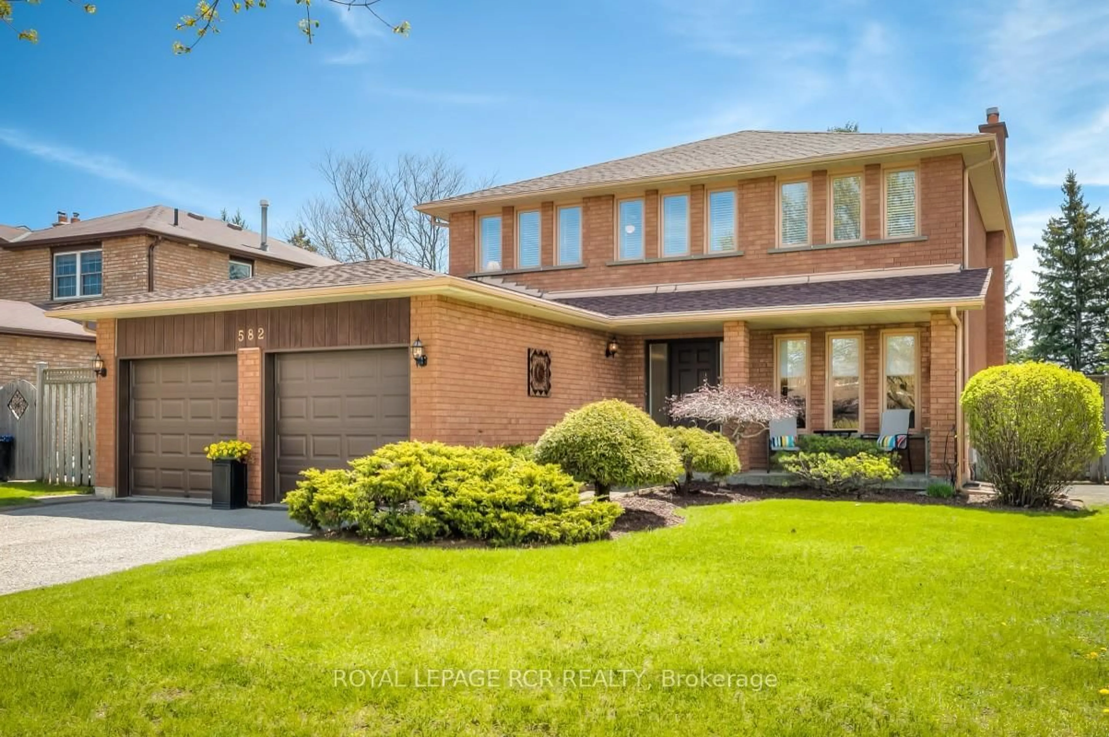 Home with brick exterior material, street for 582 Millard St, Whitchurch-Stouffville Ontario L4A 7Y4