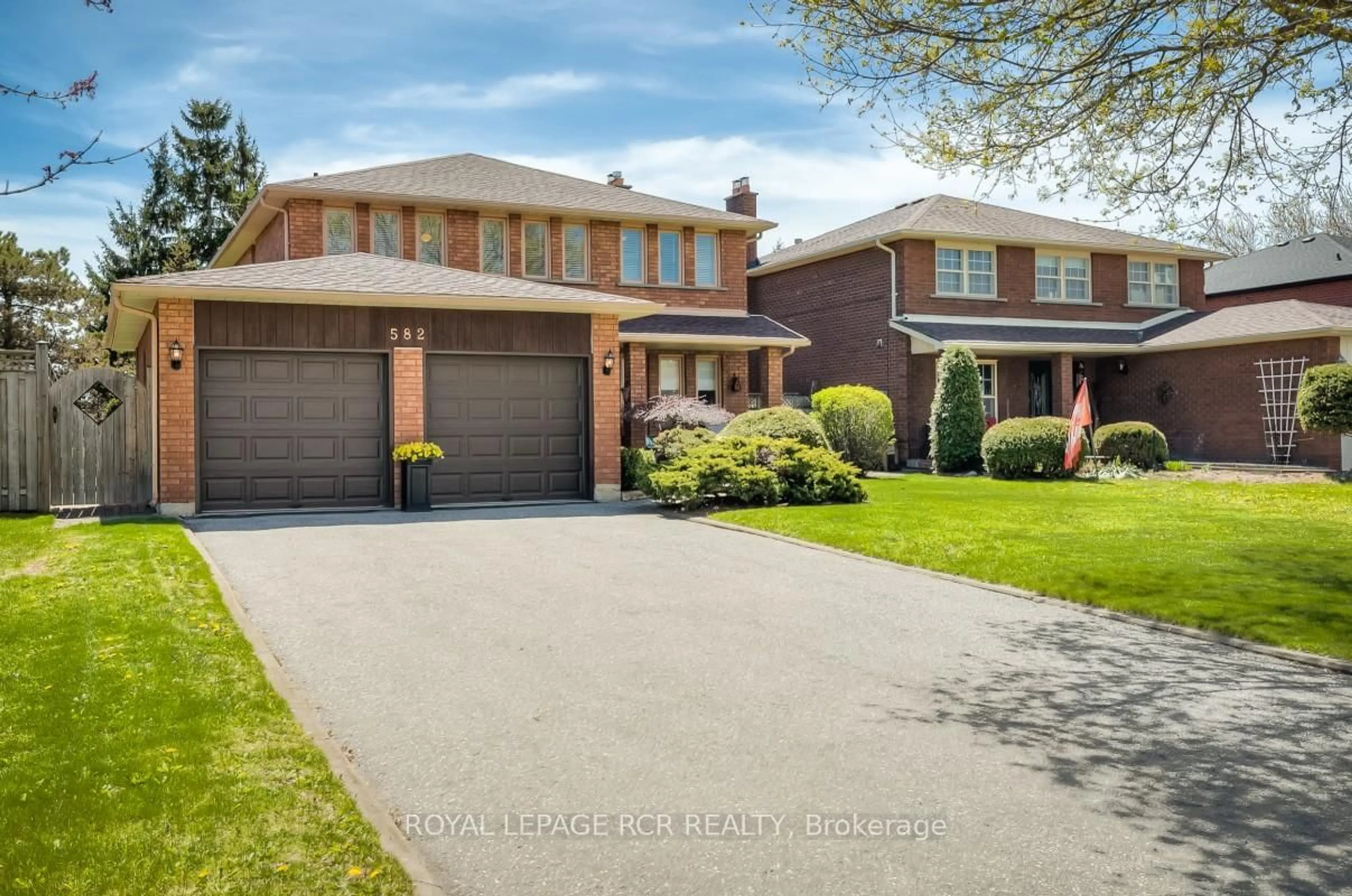 Home with brick exterior material, street for 582 Millard St, Whitchurch-Stouffville Ontario L4A 7Y4