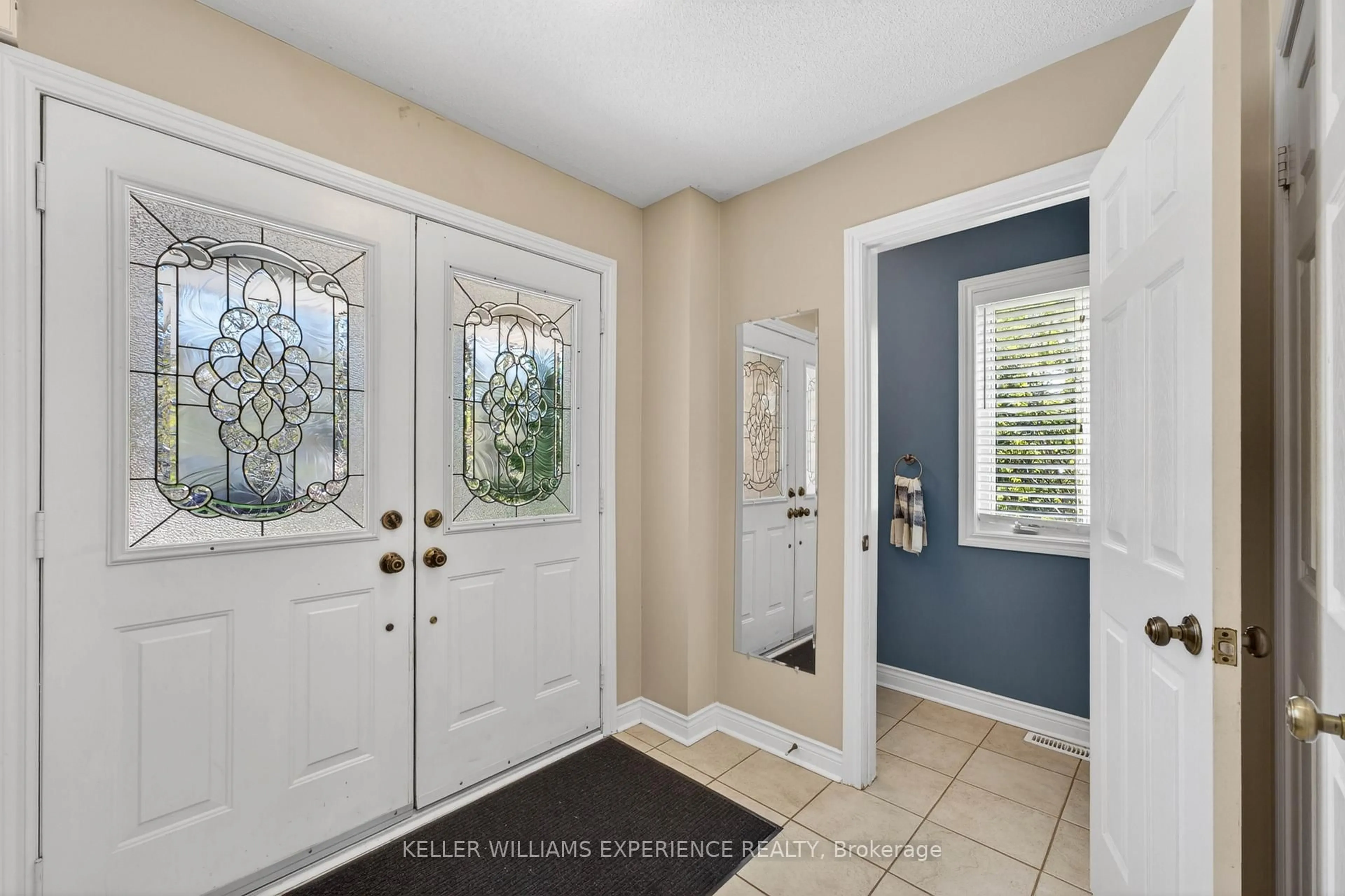 Indoor entryway for 23 Burbank Circ, Adjala-Tosorontio Ontario L0M 1J0