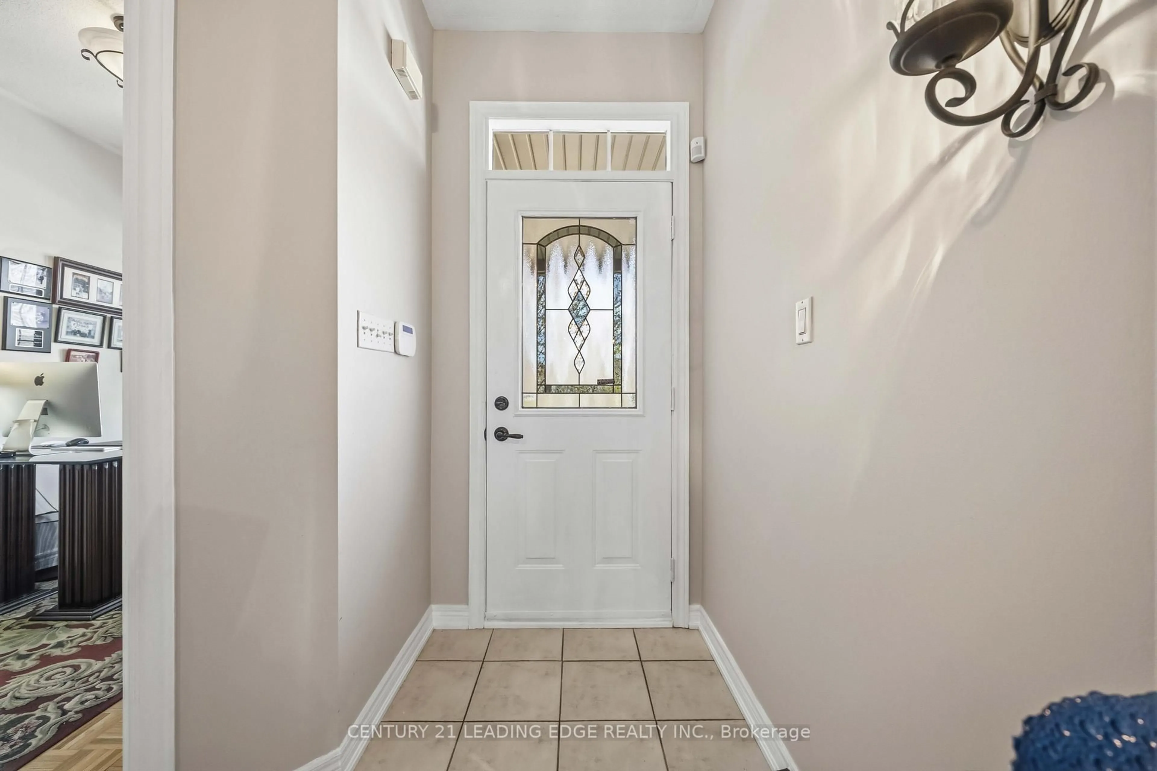 Indoor entryway for 156 Landsdown Cres, Markham Ontario L6E 1M5